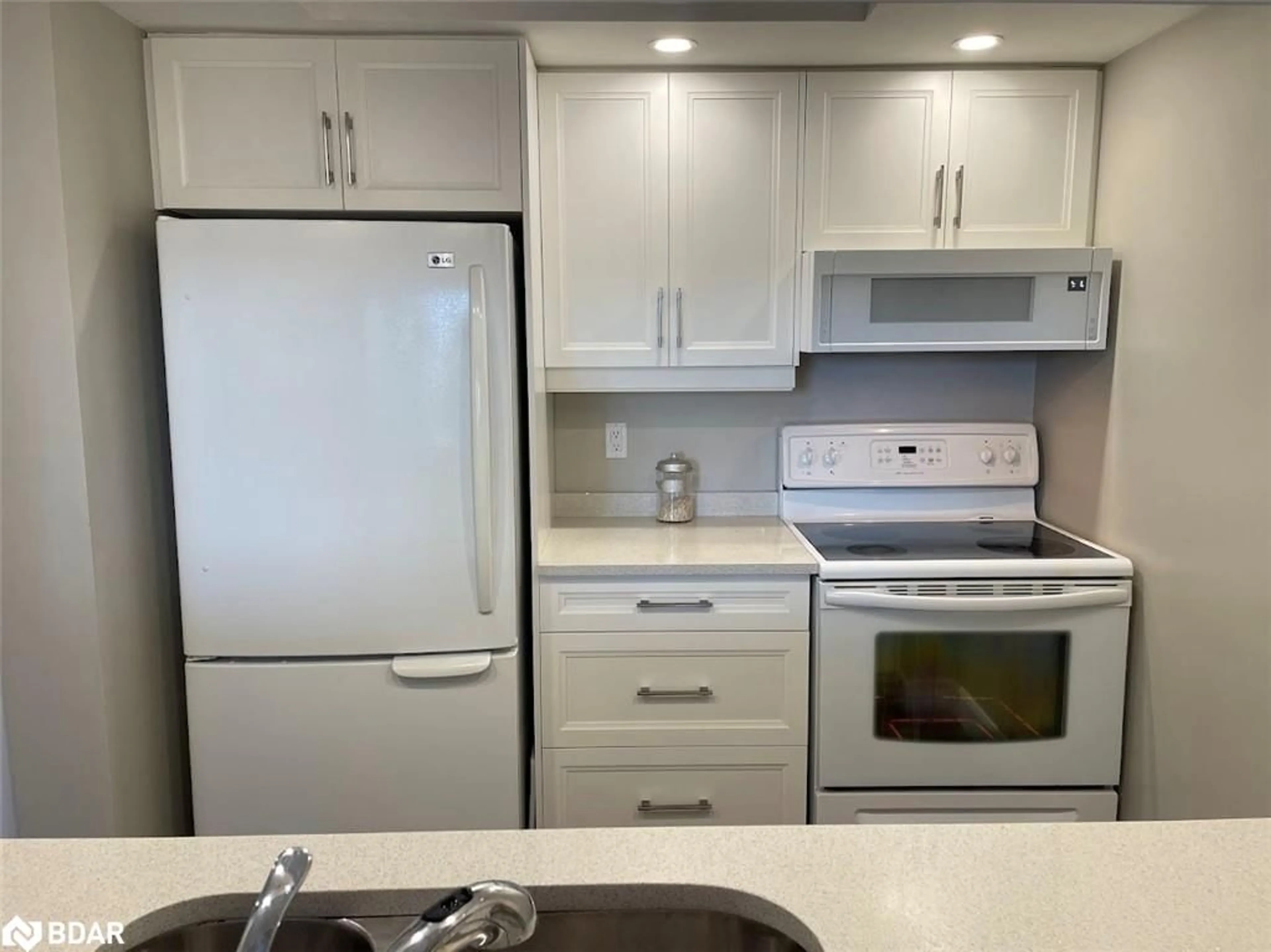 Standard kitchen, wood/laminate floor for 65 Ellen St #111, Barrie Ontario L4N 3A5