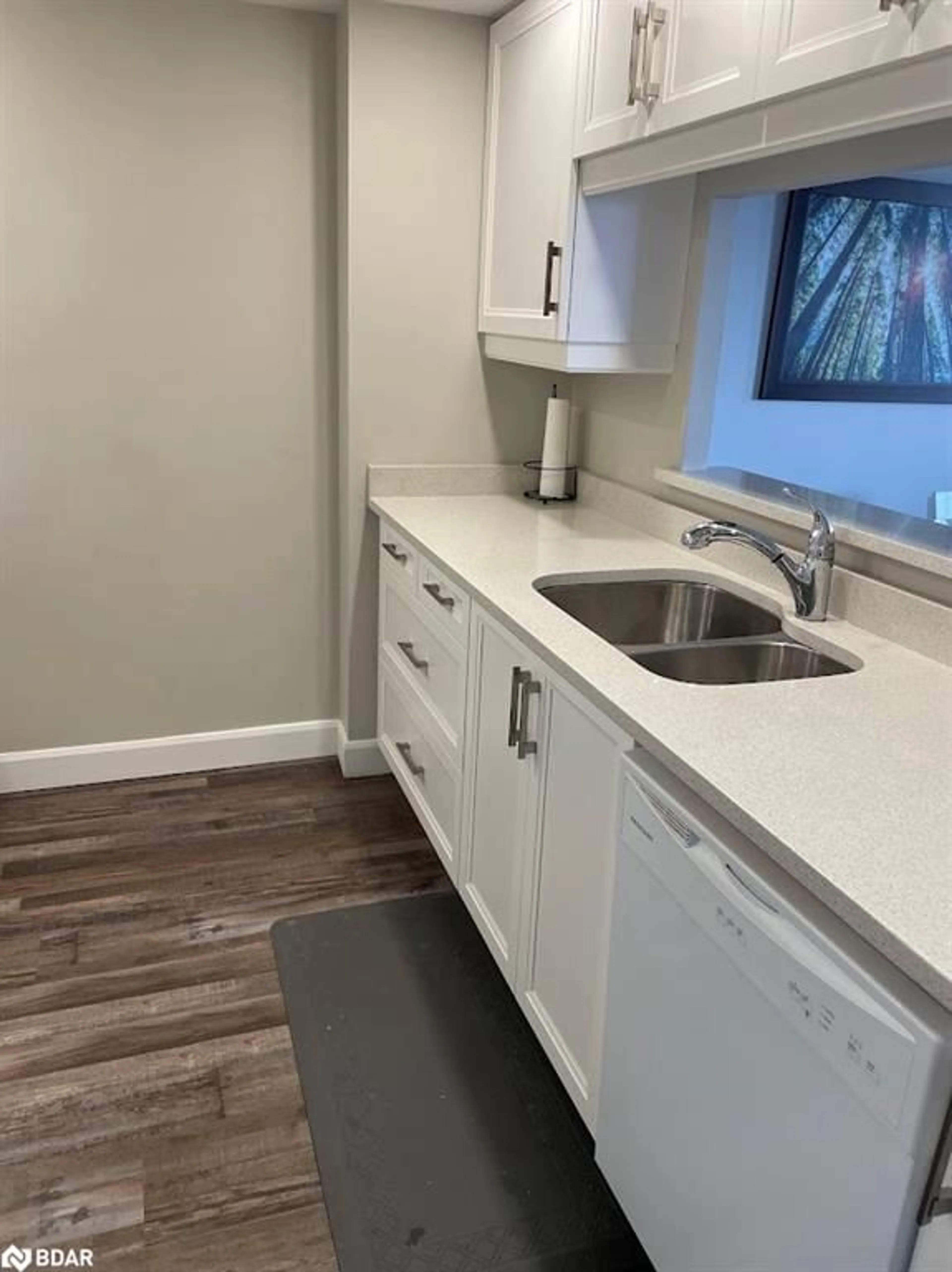 Standard kitchen, unknown for 65 Ellen St #111, Barrie Ontario L4N 3A5