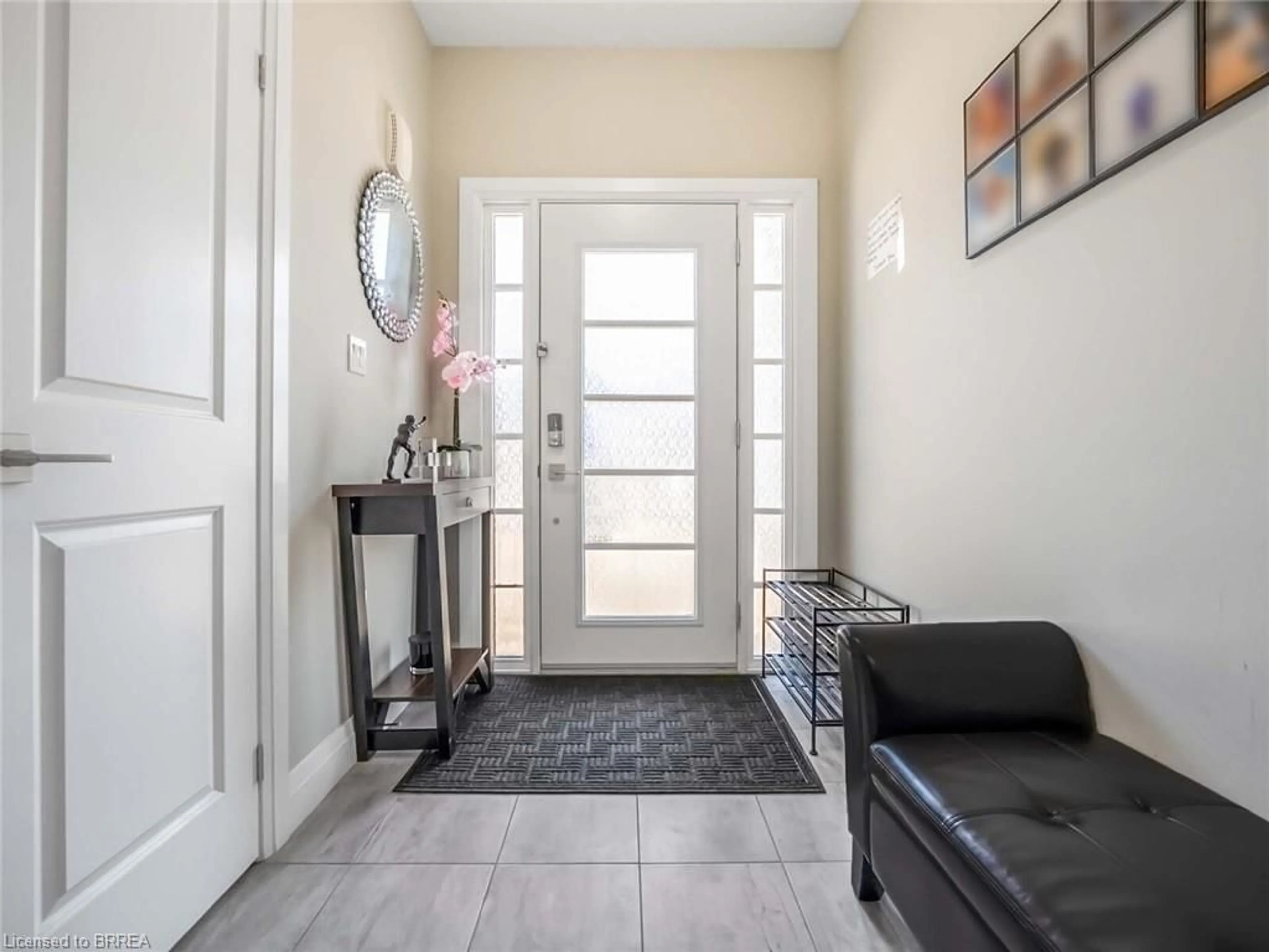 Indoor entryway for 520 Grey St #42, Brantford Ontario N3S 6Y6