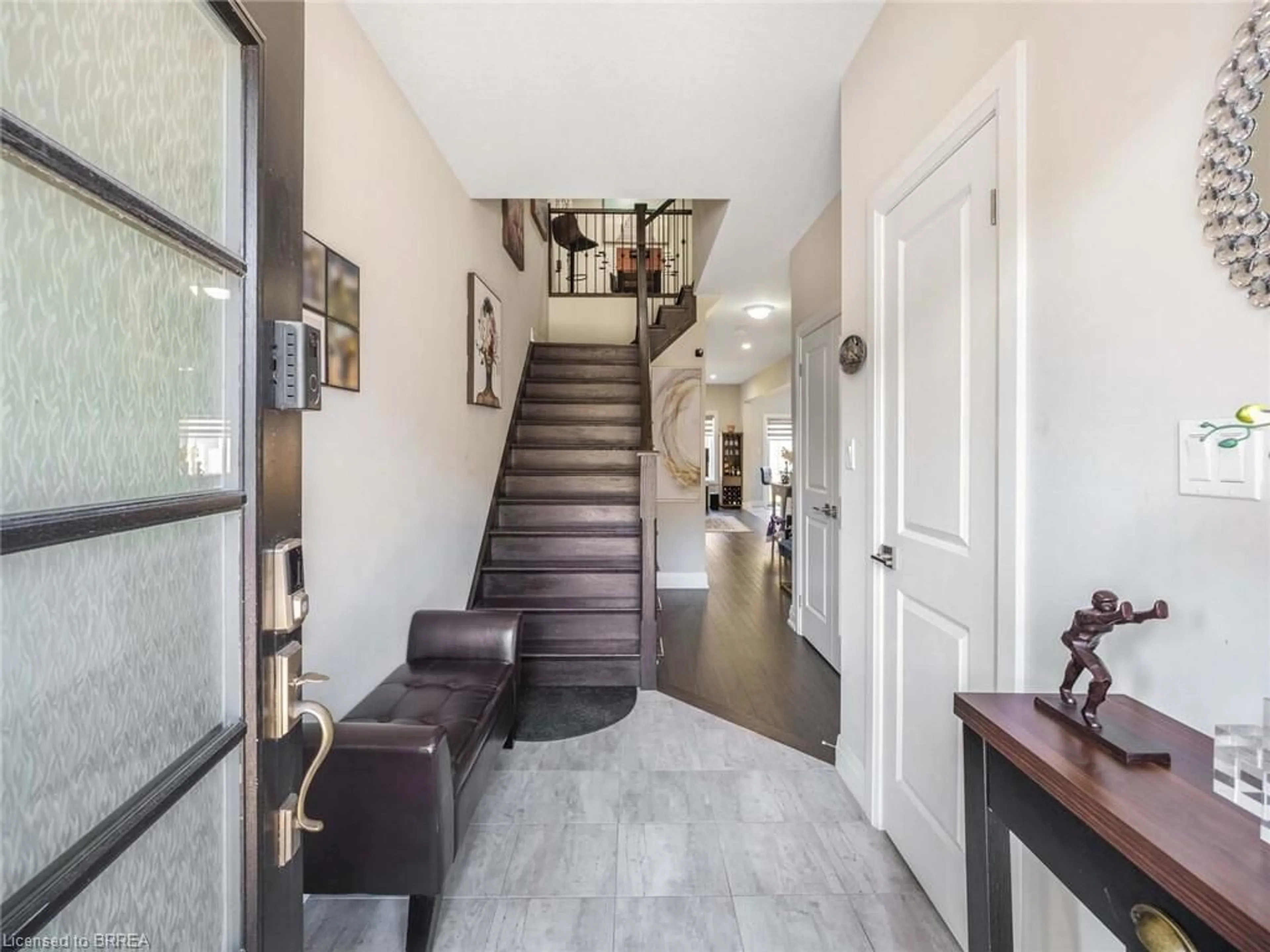 Indoor foyer for 520 Grey St #42, Brantford Ontario N3S 6Y6