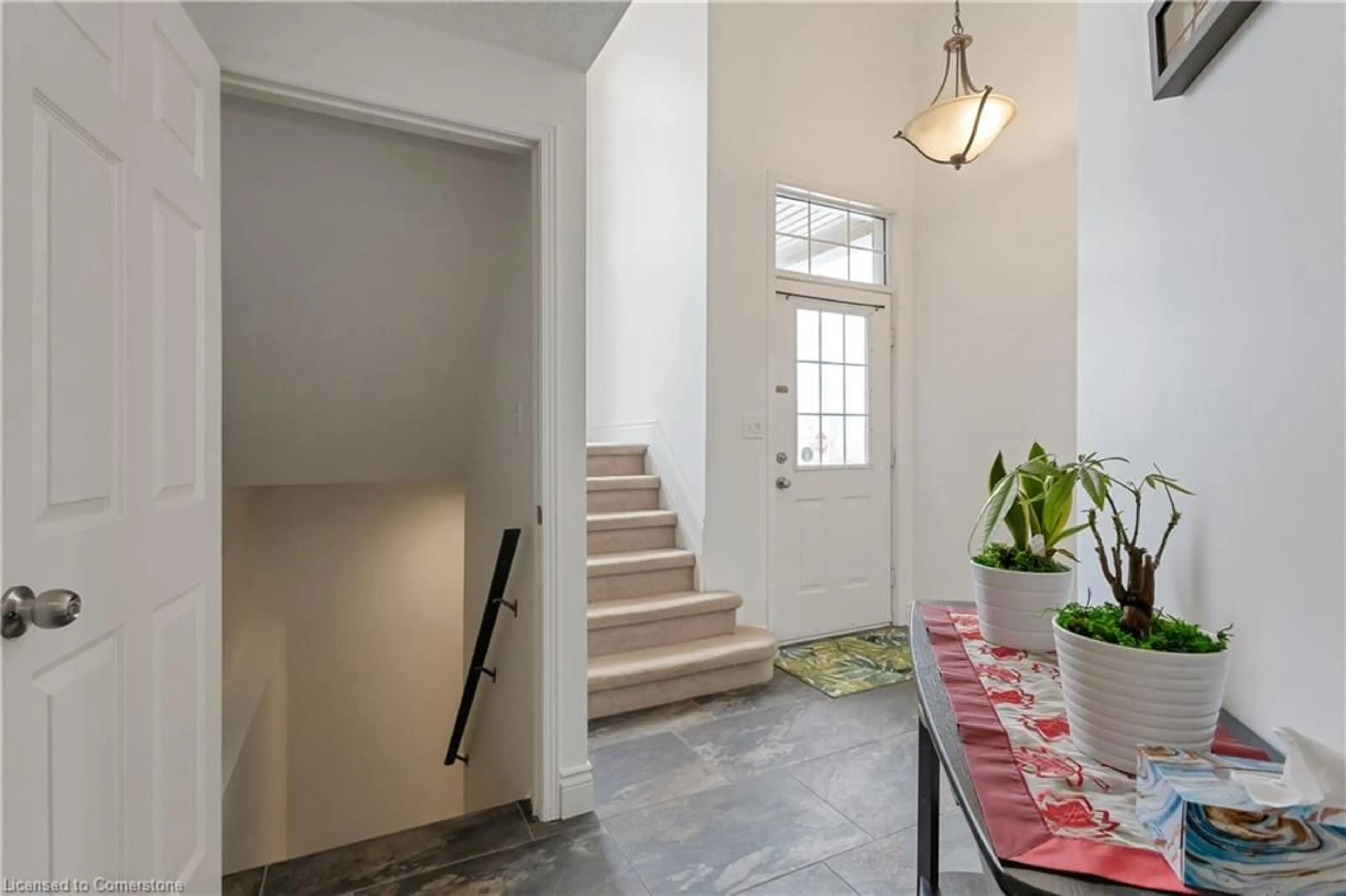 Indoor entryway for 603 Mountain Maple Ave, Waterloo Ontario N2V 2P4