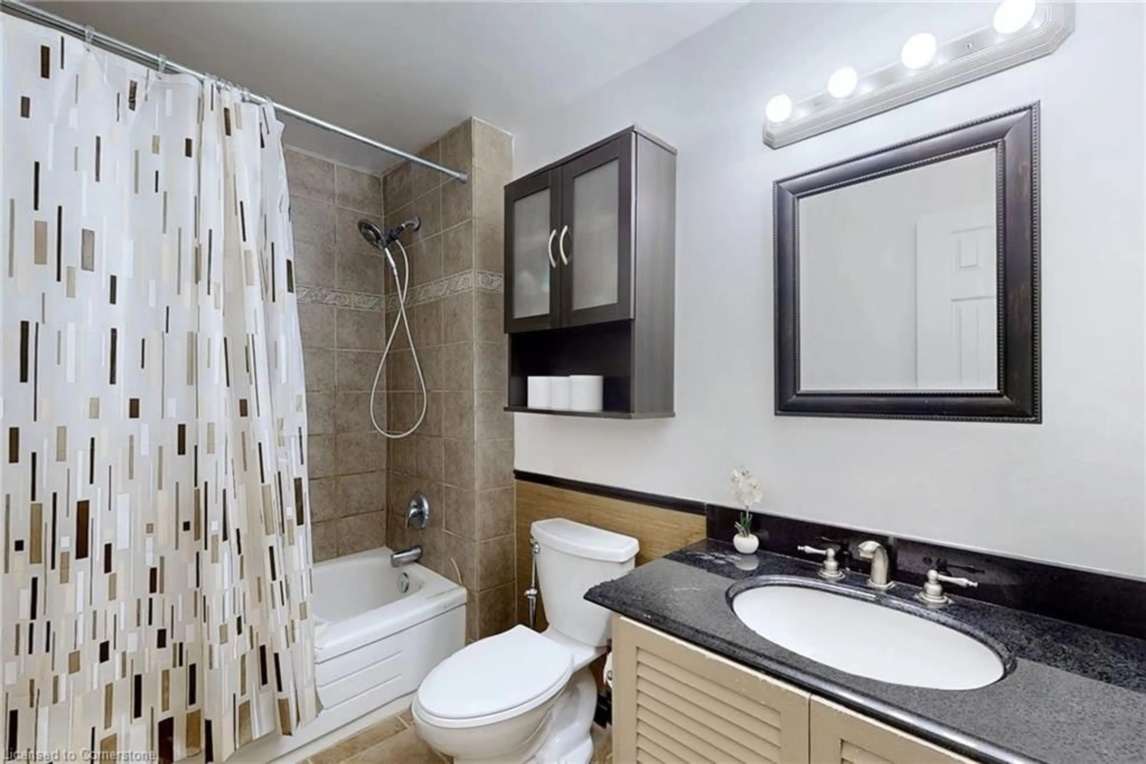 Standard bathroom, ceramic/tile floor for 15 Patrice Crt #51, Dundas Ontario L9H 5P4