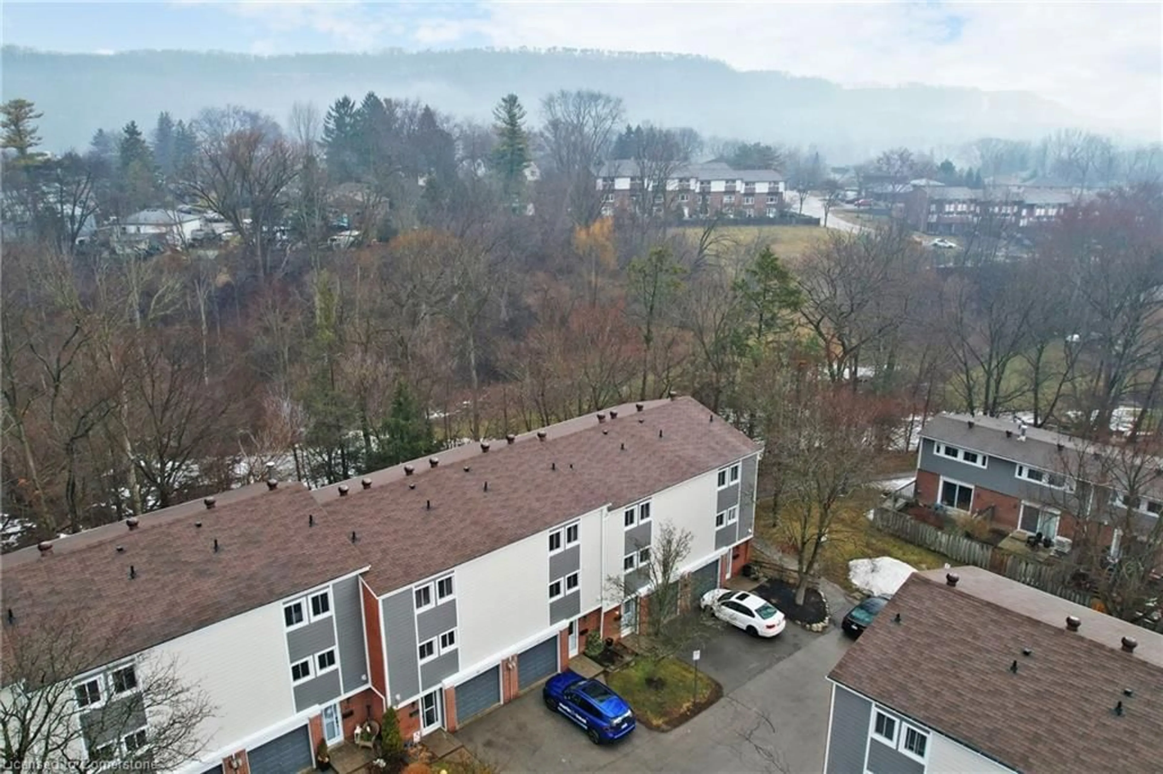 A pic from outside/outdoor area/front of a property/back of a property/a pic from drone, mountain view for 15 Patrice Crt #51, Dundas Ontario L9H 5P4
