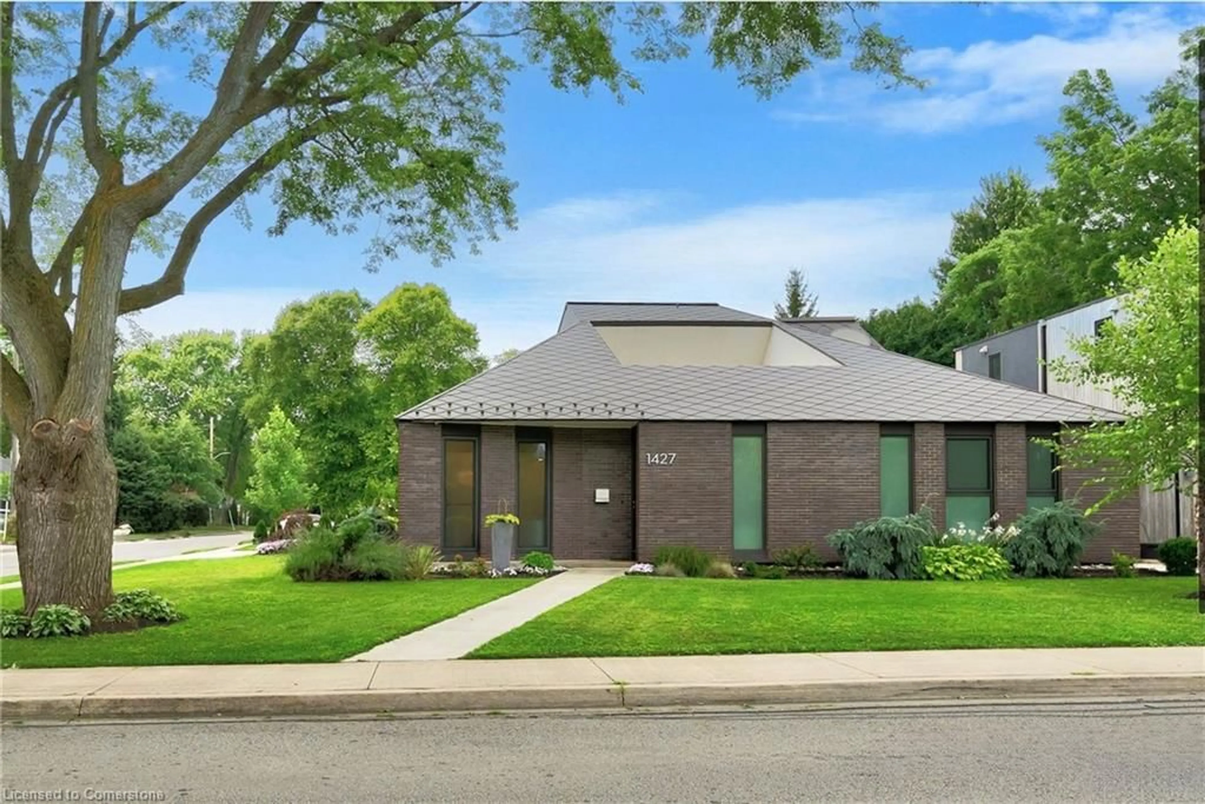 Home with brick exterior material, street for 1427 Birch Ave, Burlington Ontario L7S 1J4