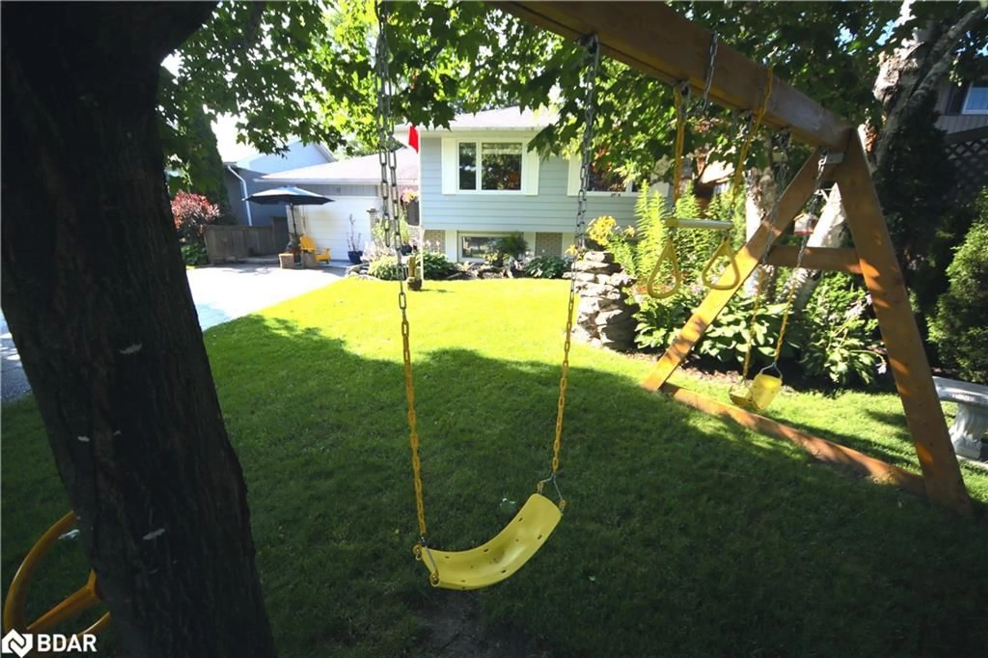 Patio, street for 17 Briarwood Cres, Belleville Ontario K8N 5J6