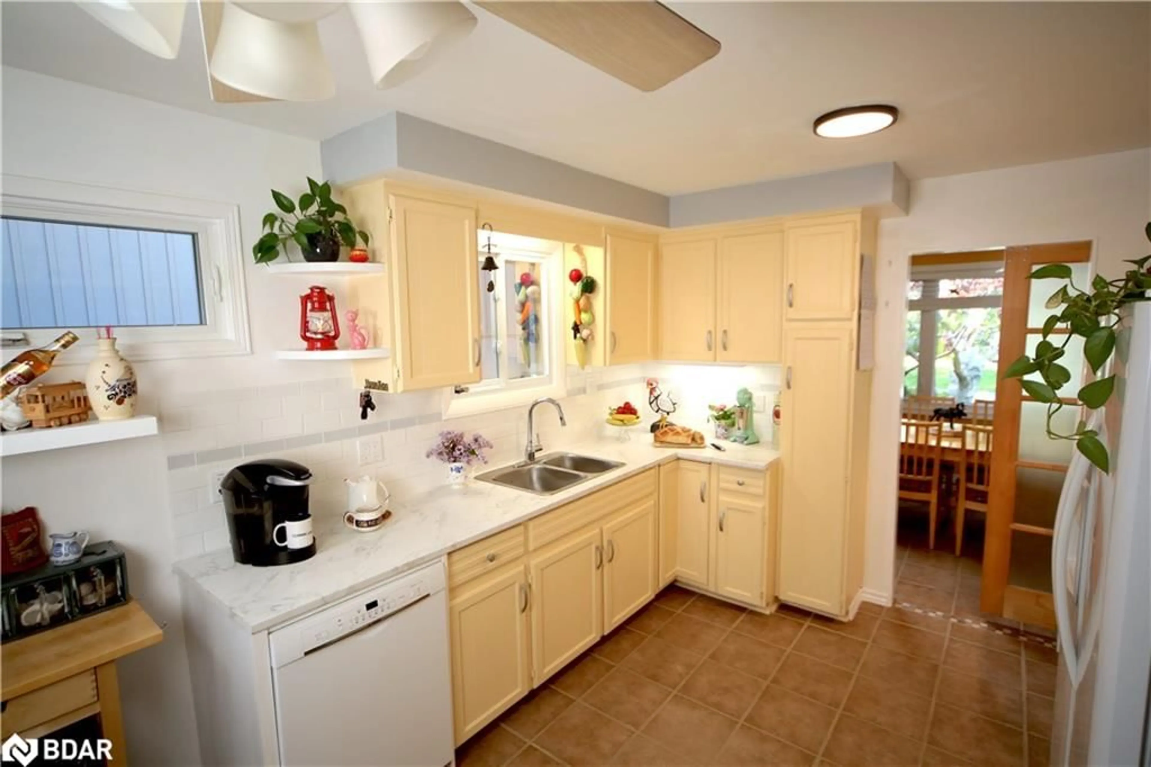 Standard kitchen, ceramic/tile floor for 17 Briarwood Cres, Belleville Ontario K8N 5J6