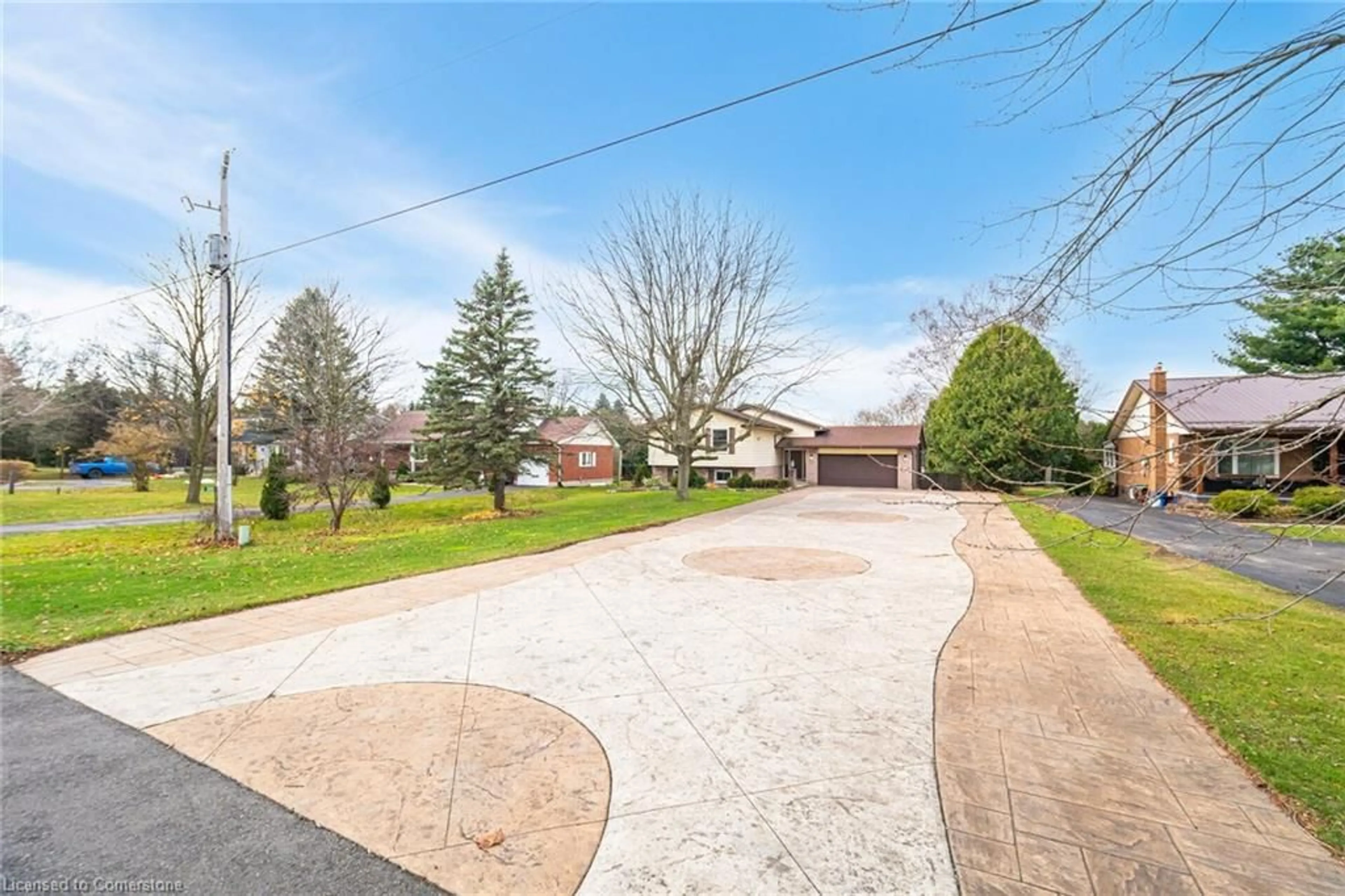 A pic from outside/outdoor area/front of a property/back of a property/a pic from drone, street for 259 Old Highway 24, Waterford Ontario N0E 1Y0