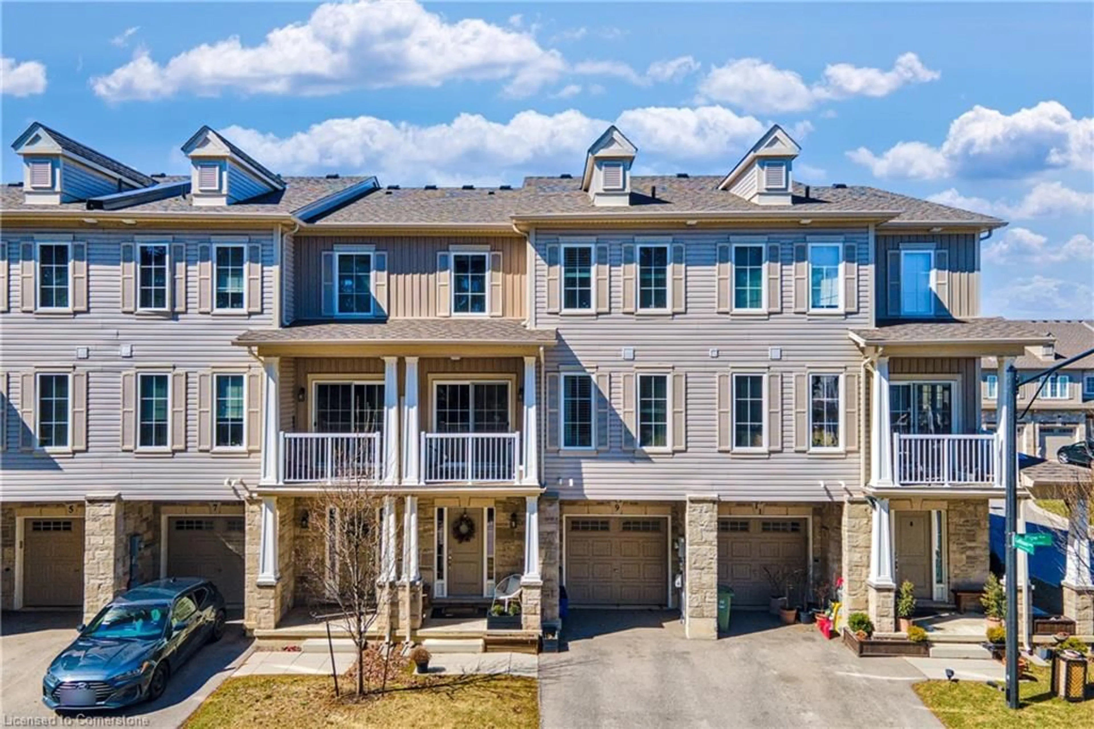 A pic from outside/outdoor area/front of a property/back of a property/a pic from drone, street for 9 Pipe Ave, Ancaster Ontario L9K 0J9