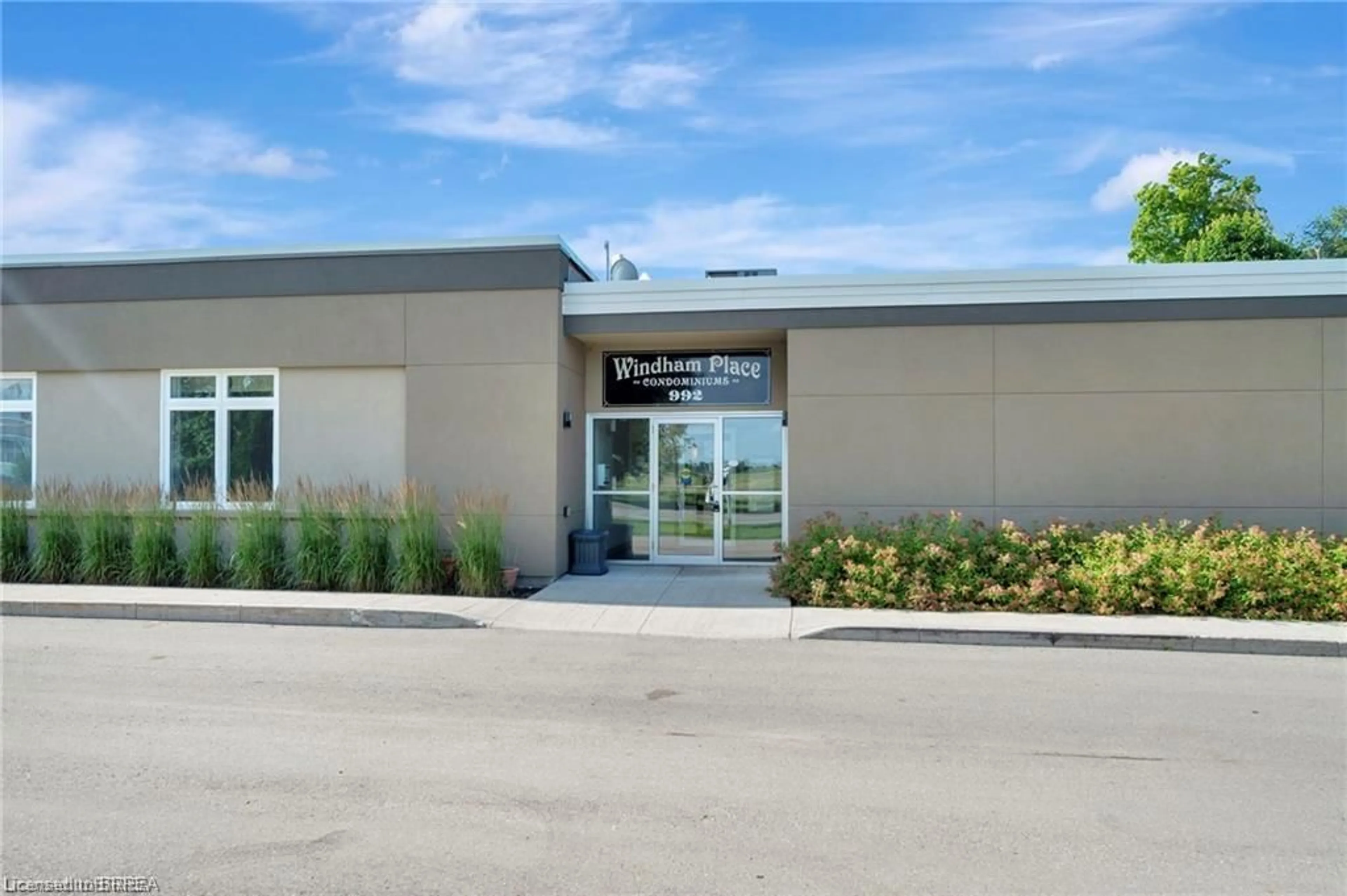 Indoor foyer for 992 Windham Rd #13, Windham Centre Ontario N0E 2A0