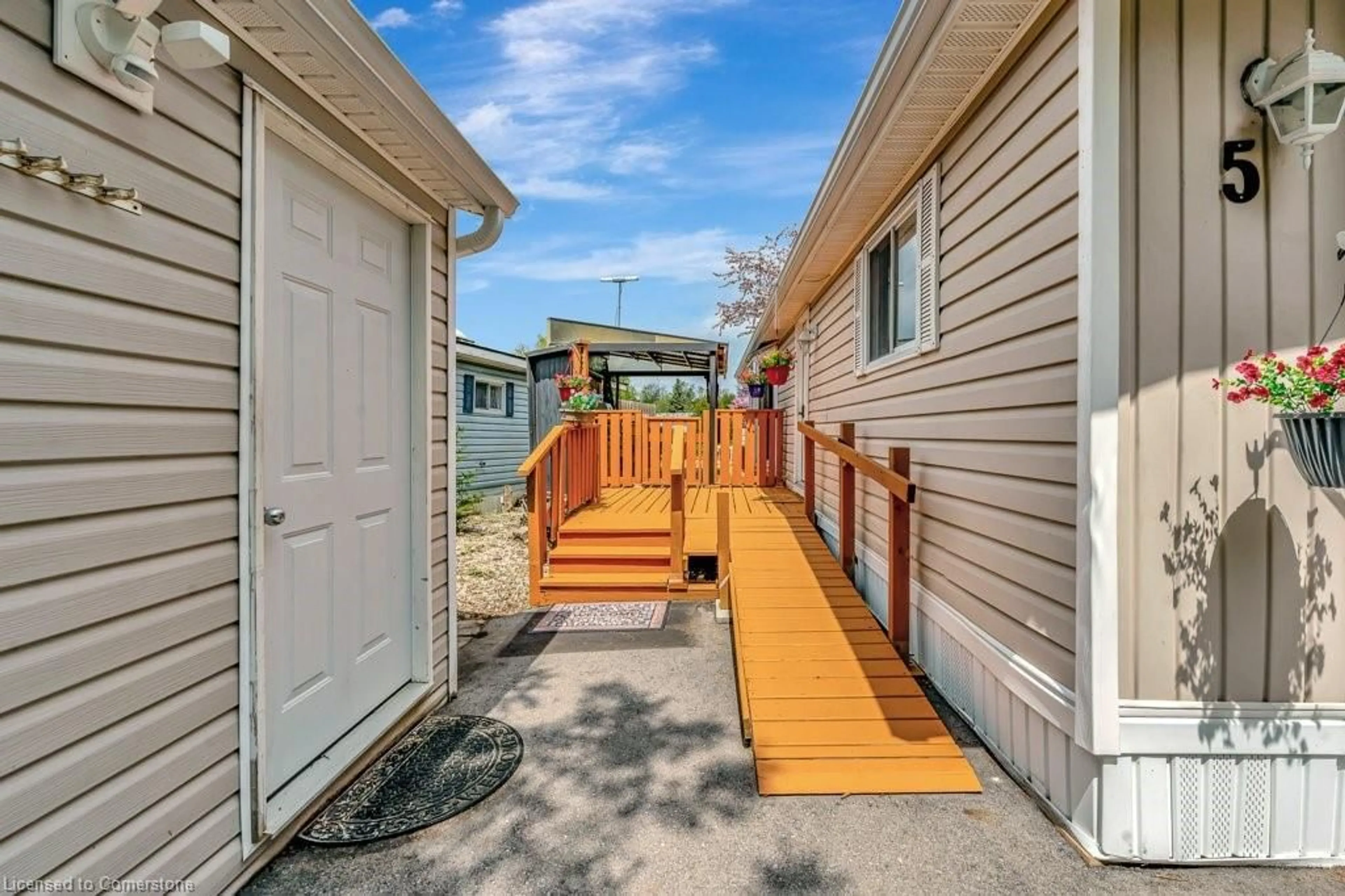 Patio, street for 5 Bush Lane, Puslinch Ontario N1H 6H9