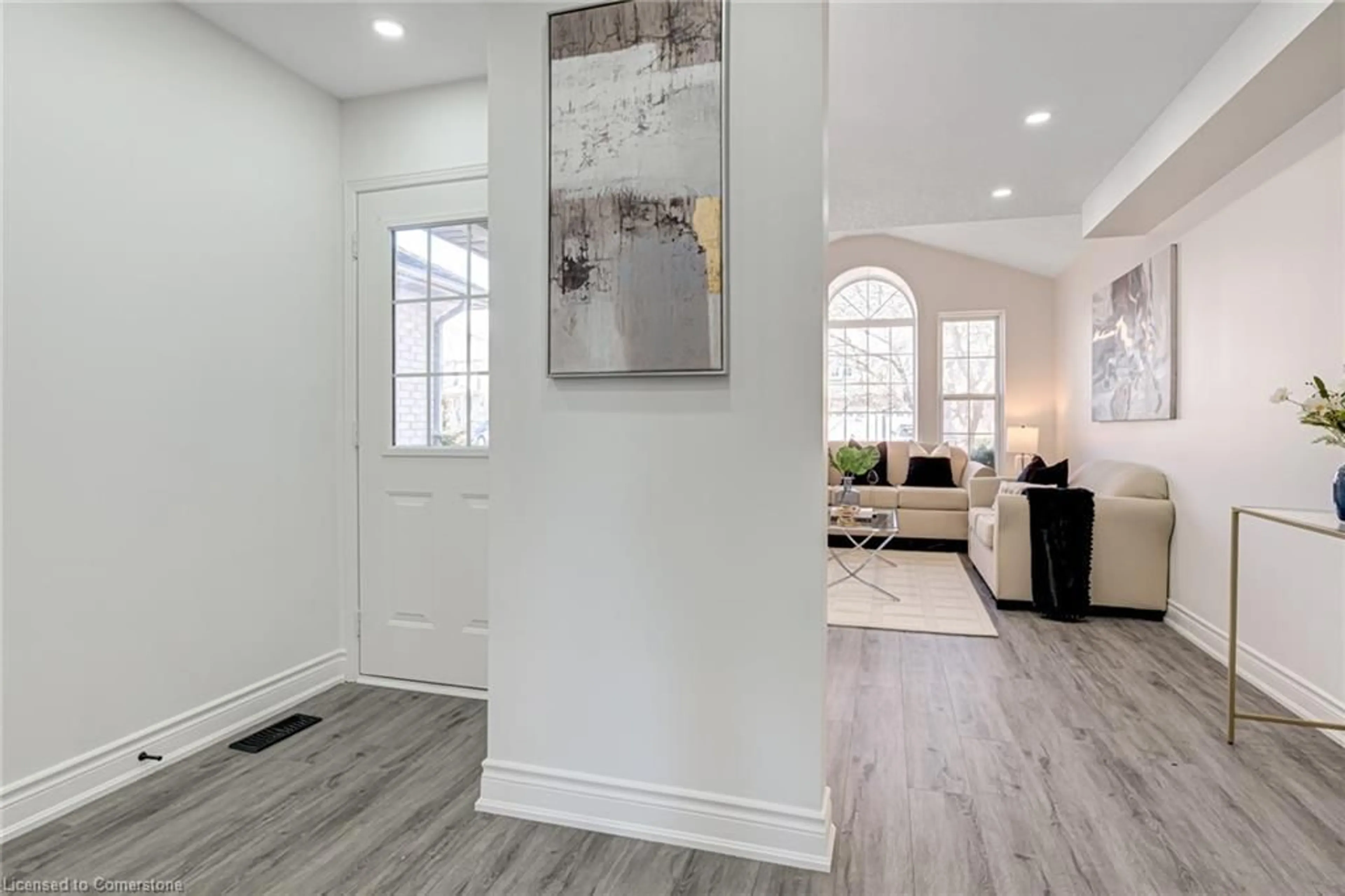 Indoor entryway for 552 Dansbury Dr, Waterloo Ontario N2K 4E2