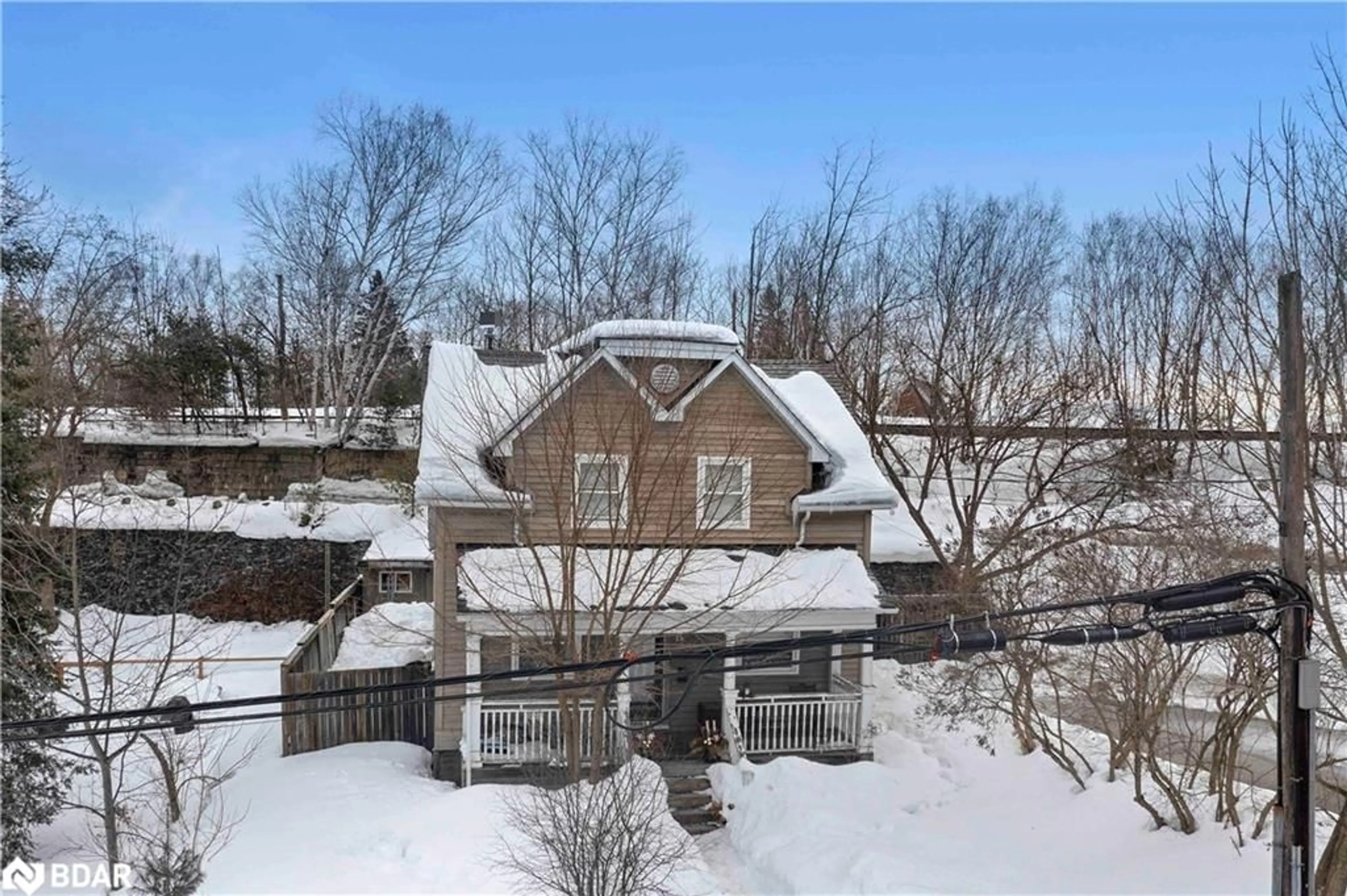 A pic from outside/outdoor area/front of a property/back of a property/a pic from drone, street for 15 Waubeek St, Parry Sound Ontario P2A 1B8