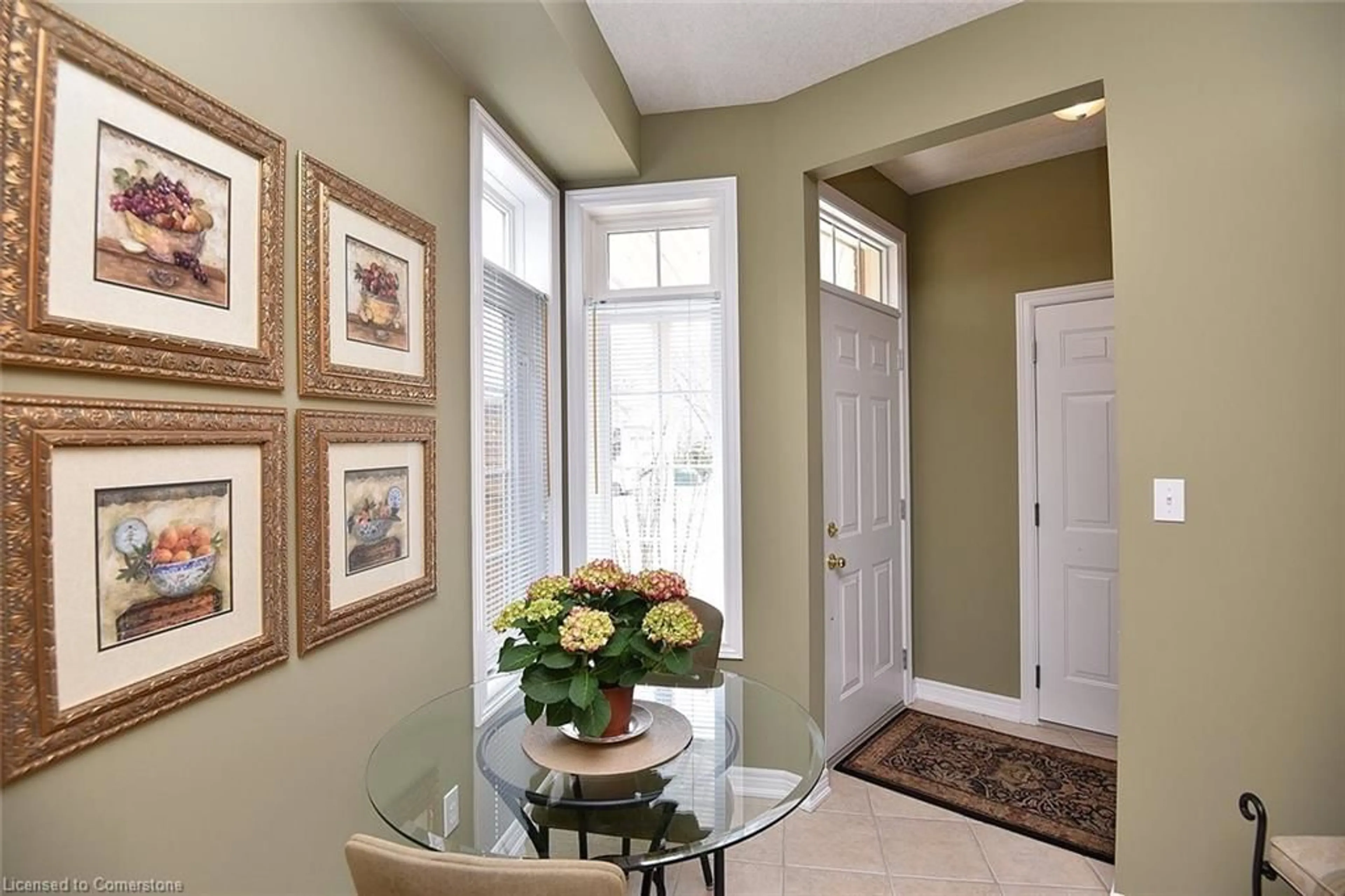Indoor entryway for 41 Sunnycroft Crt, Waterdown Ontario L8B 0L3