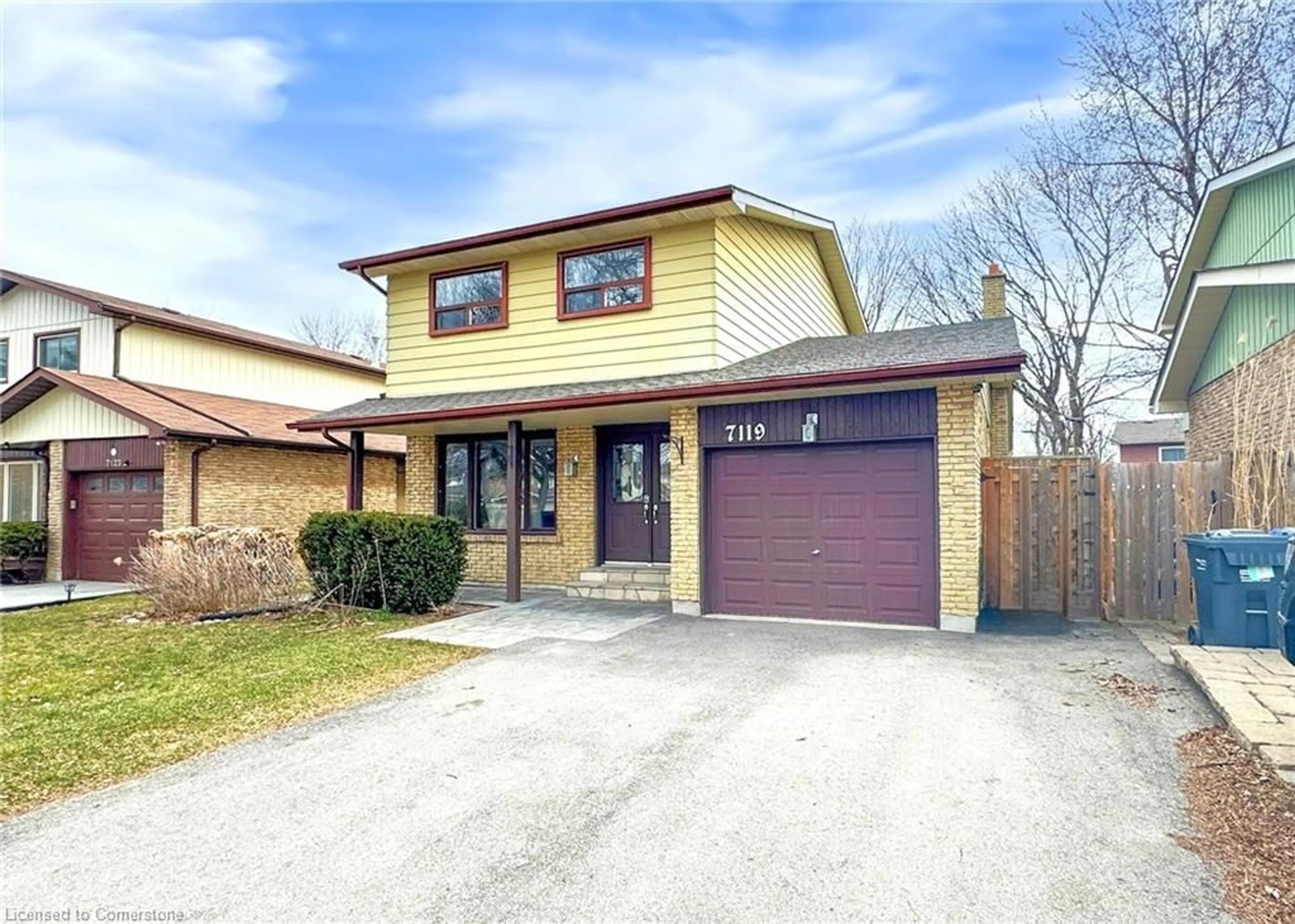 Home with brick exterior material, street for 7119 Fayette Cir, Mississauga Ontario L5N 1Y5