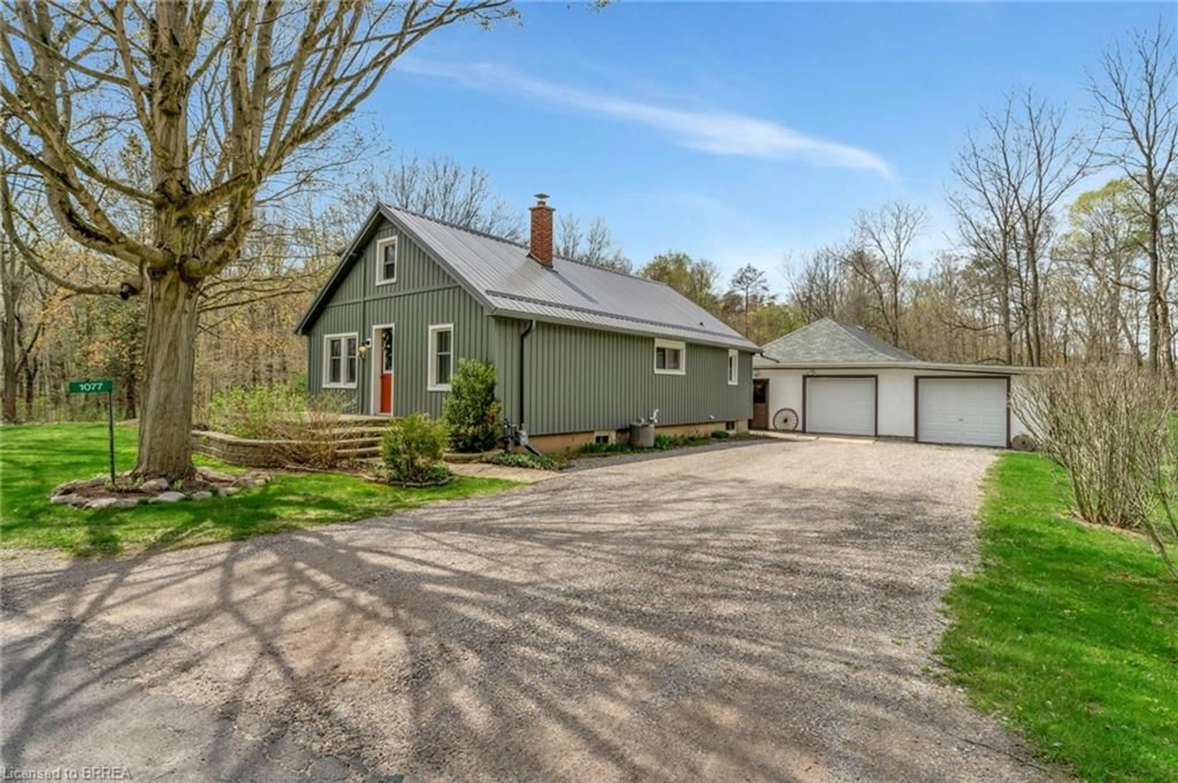 A pic from outside/outdoor area/front of a property/back of a property/a pic from drone, street for 1077 Laplante Rd, Tillsonburg Ontario N4G 4G9