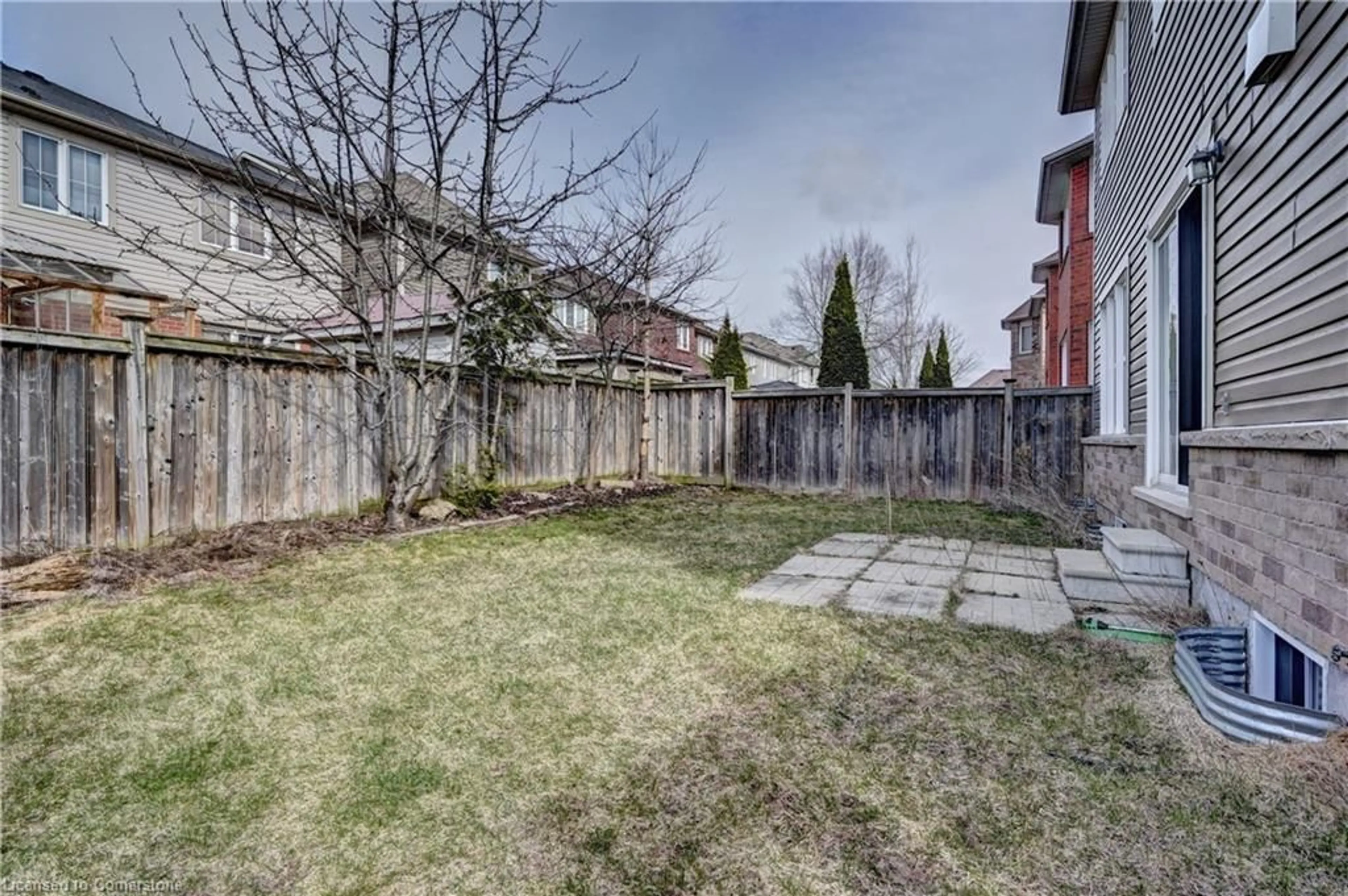 Patio, street for 4 Dalton Dr, Cambridge Ontario N3C 0E7