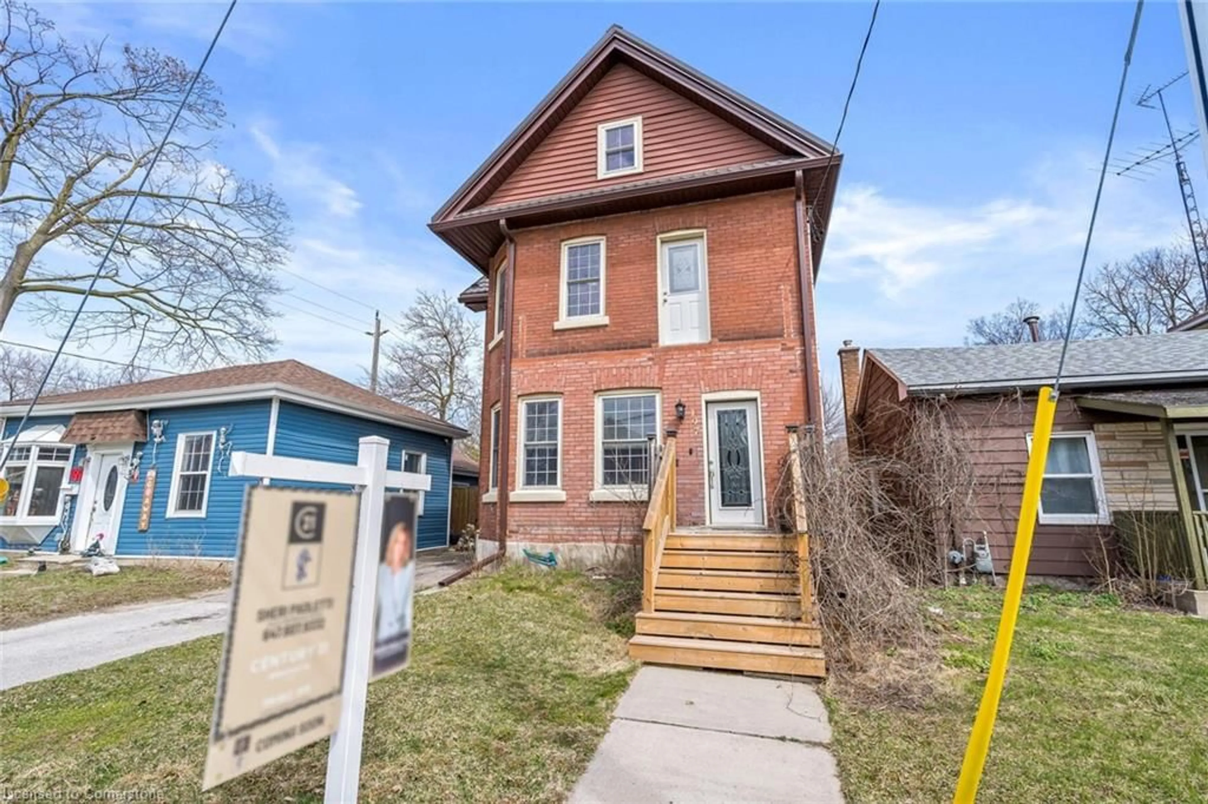 Home with brick exterior material, street for 197 William St, Brantford Ontario N3T 3L4