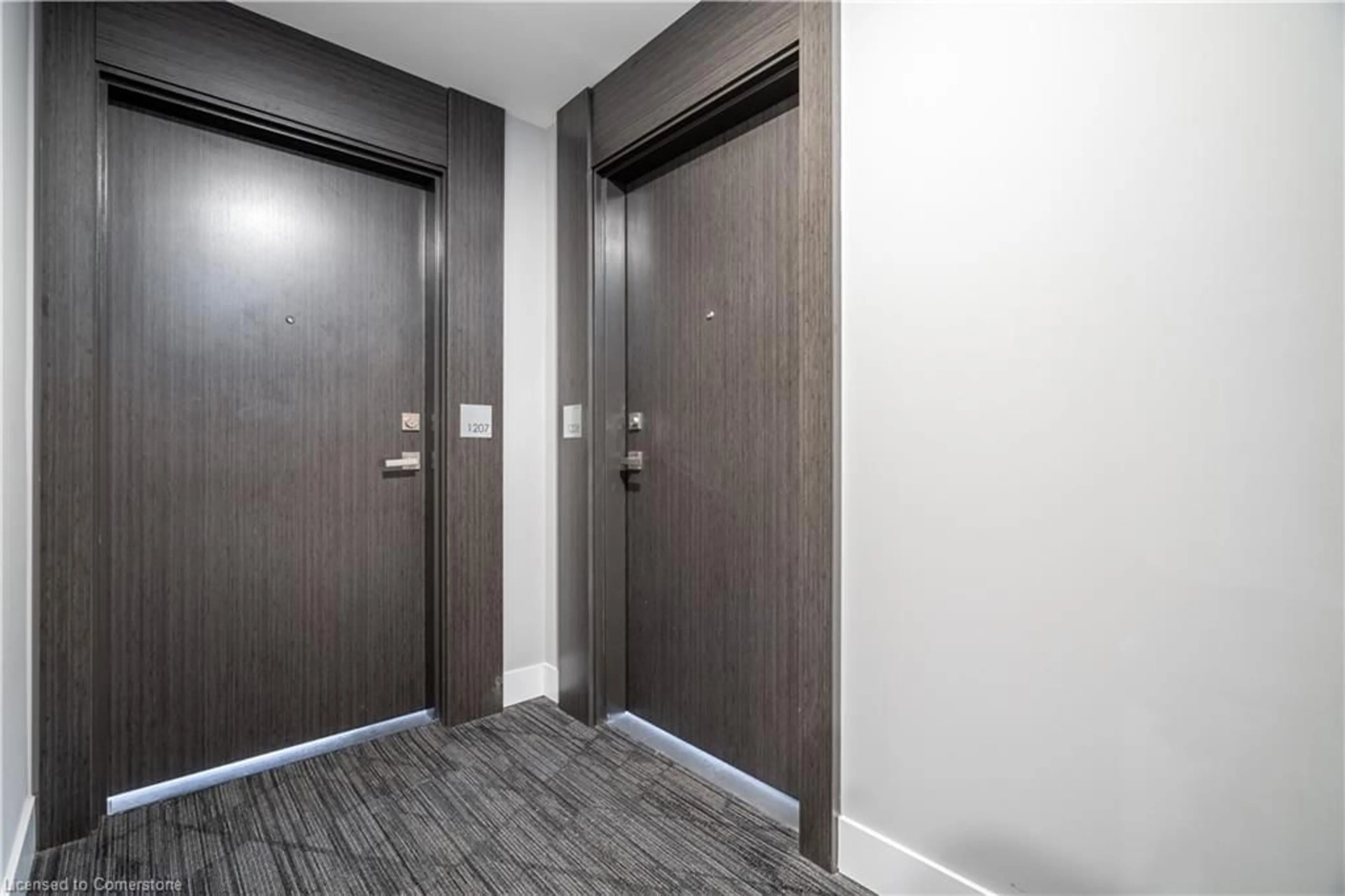 Indoor foyer for 15 Queen St #1208, Hamilton Ontario L8P 0C6