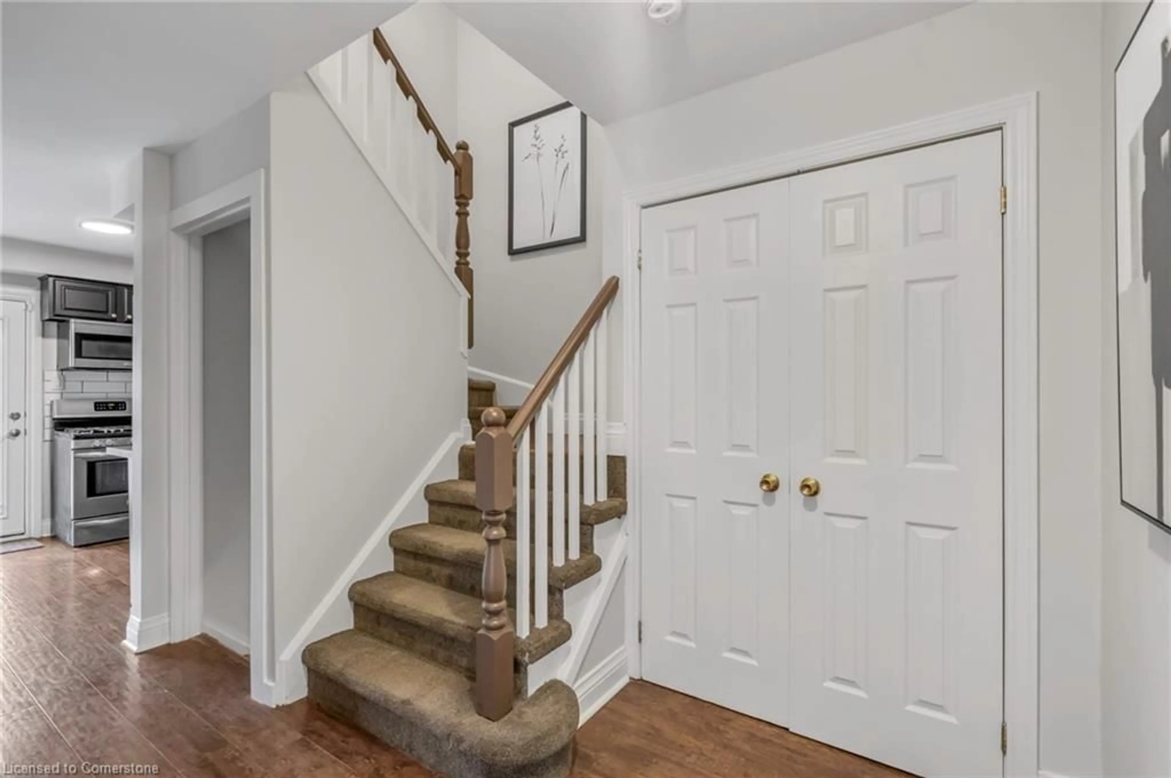 Indoor entryway for 2377 Cotswold Cres, Burlington Ontario L7P 4M2
