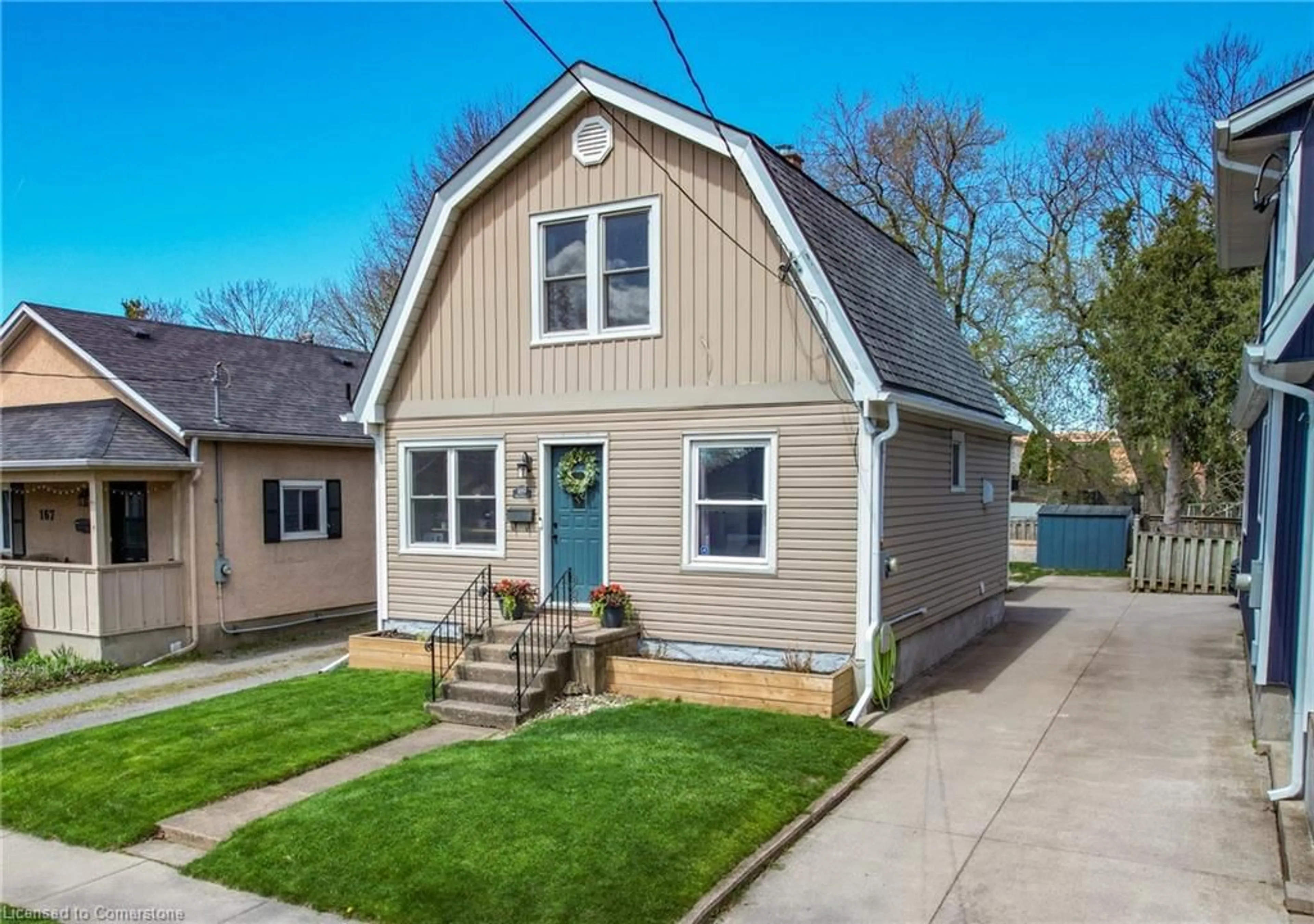 Home with vinyl exterior material, street for 169 Beech St, St. Catharines Ontario L2R 2C5