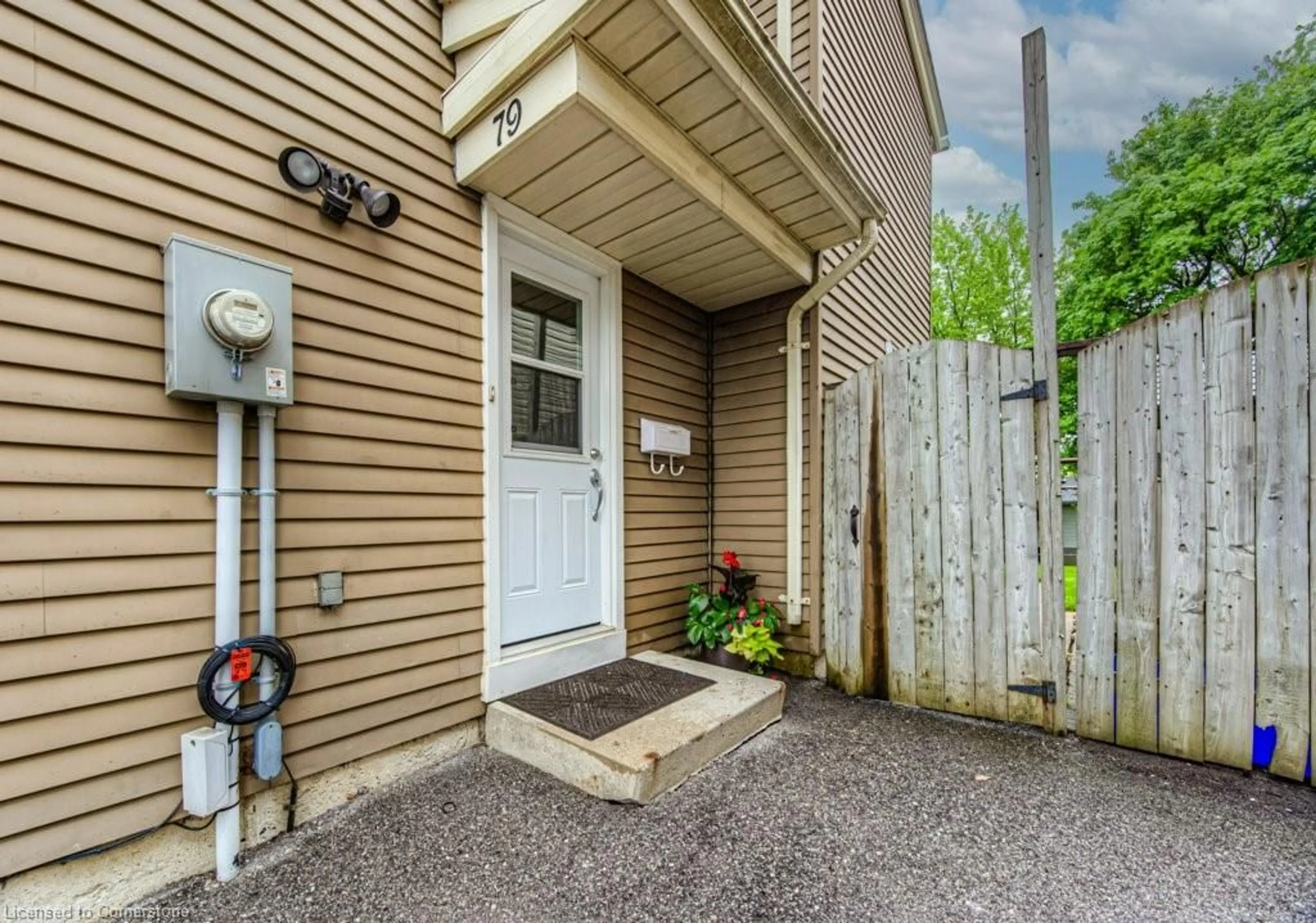 Indoor entryway for 79 Timberlane Cres, Kitchener Ontario N2N 1T5