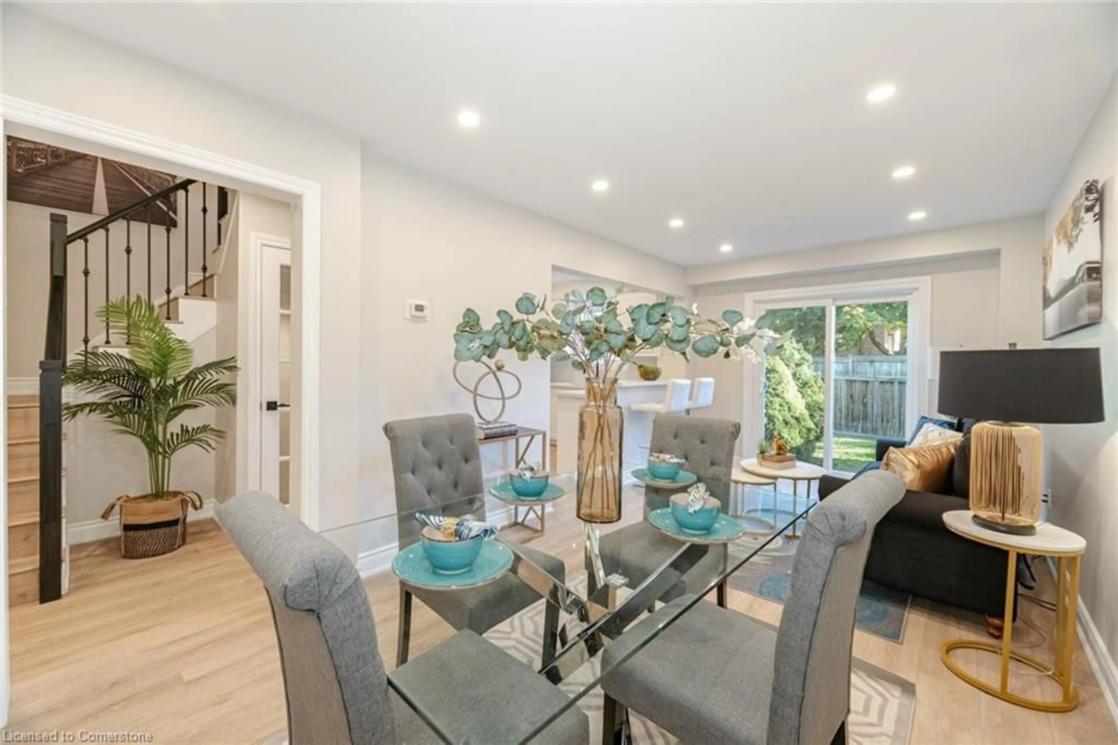 Dining room, wood/laminate floor for 5659 Glen Erin Dr #58, Mississauga Ontario L5M 5P2