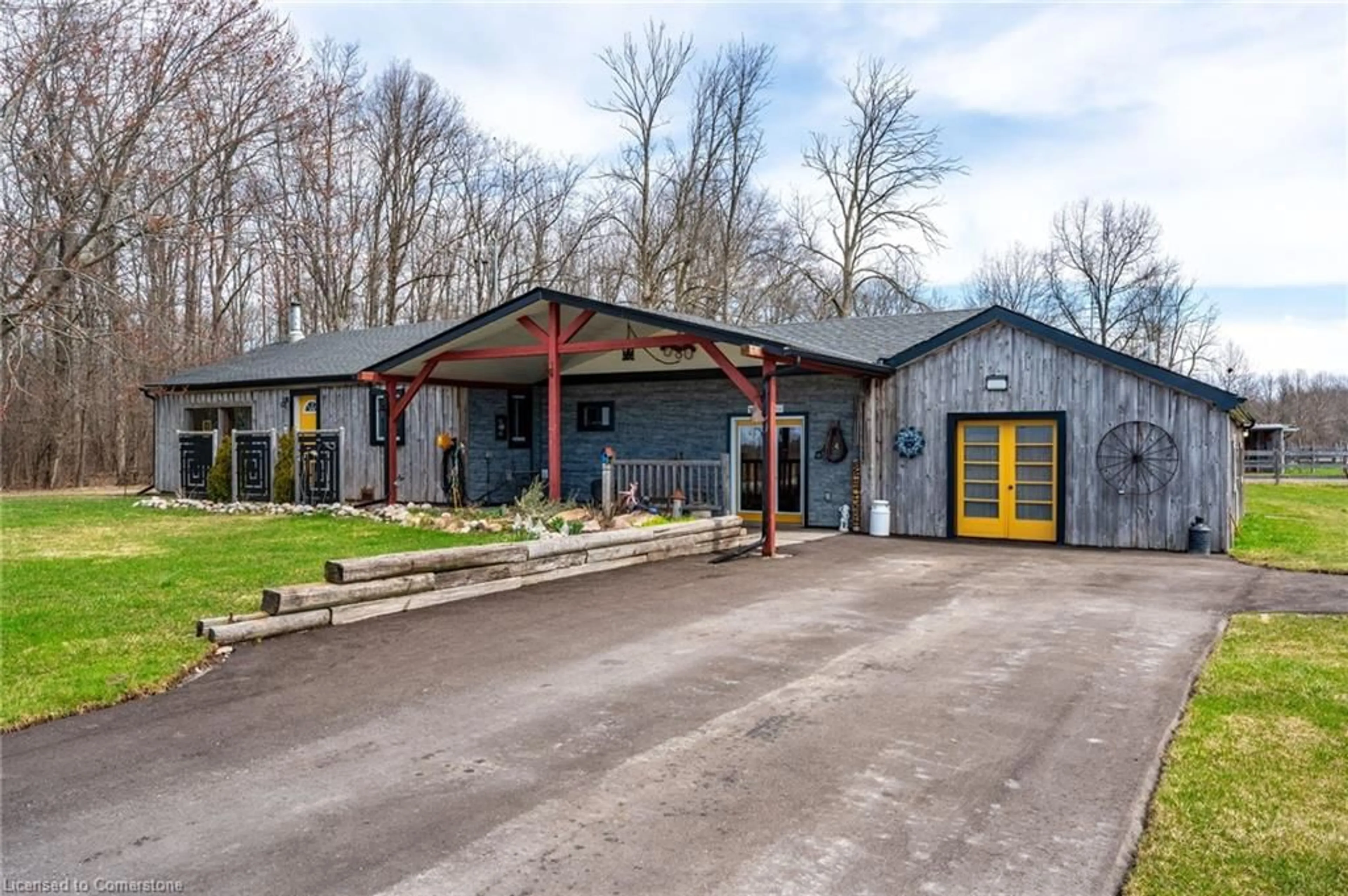 Indoor garage for 1716 Sunset Dr, Fort Erie Ontario L2A 5M4