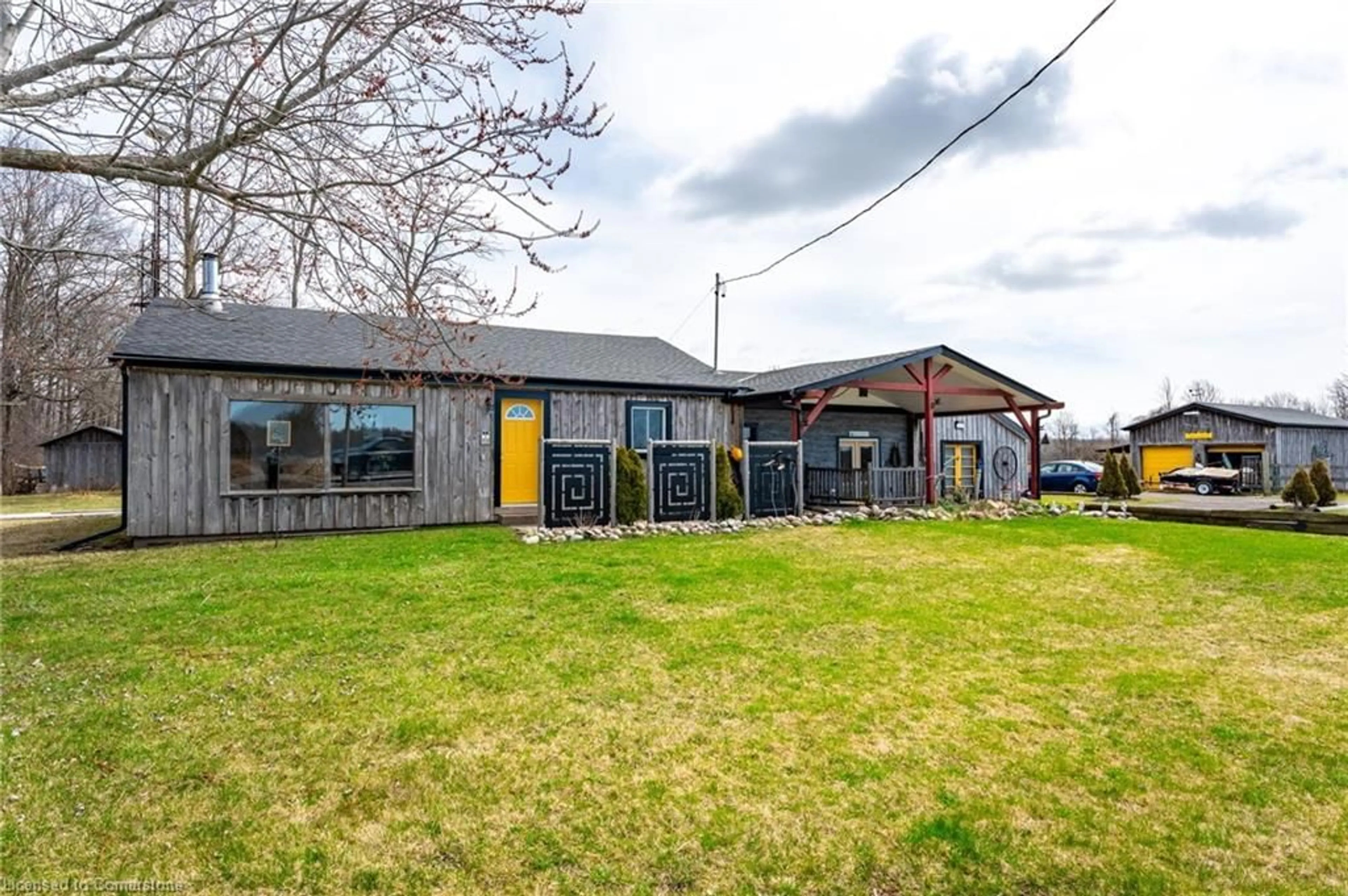A pic from outside/outdoor area/front of a property/back of a property/a pic from drone, unknown for 1716 Sunset Dr, Fort Erie Ontario L2A 5M4