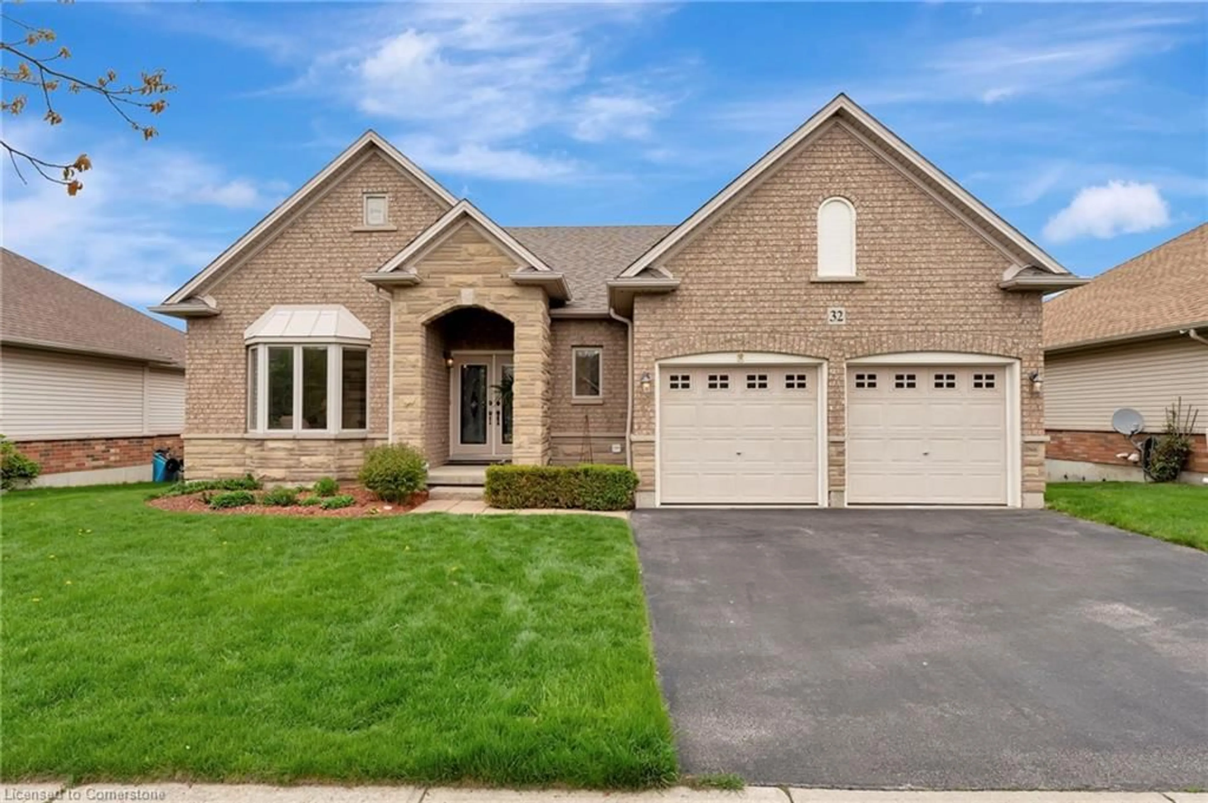 Home with brick exterior material, street for 32 Cobblestone Dr, Paris Ontario N3L 4G1