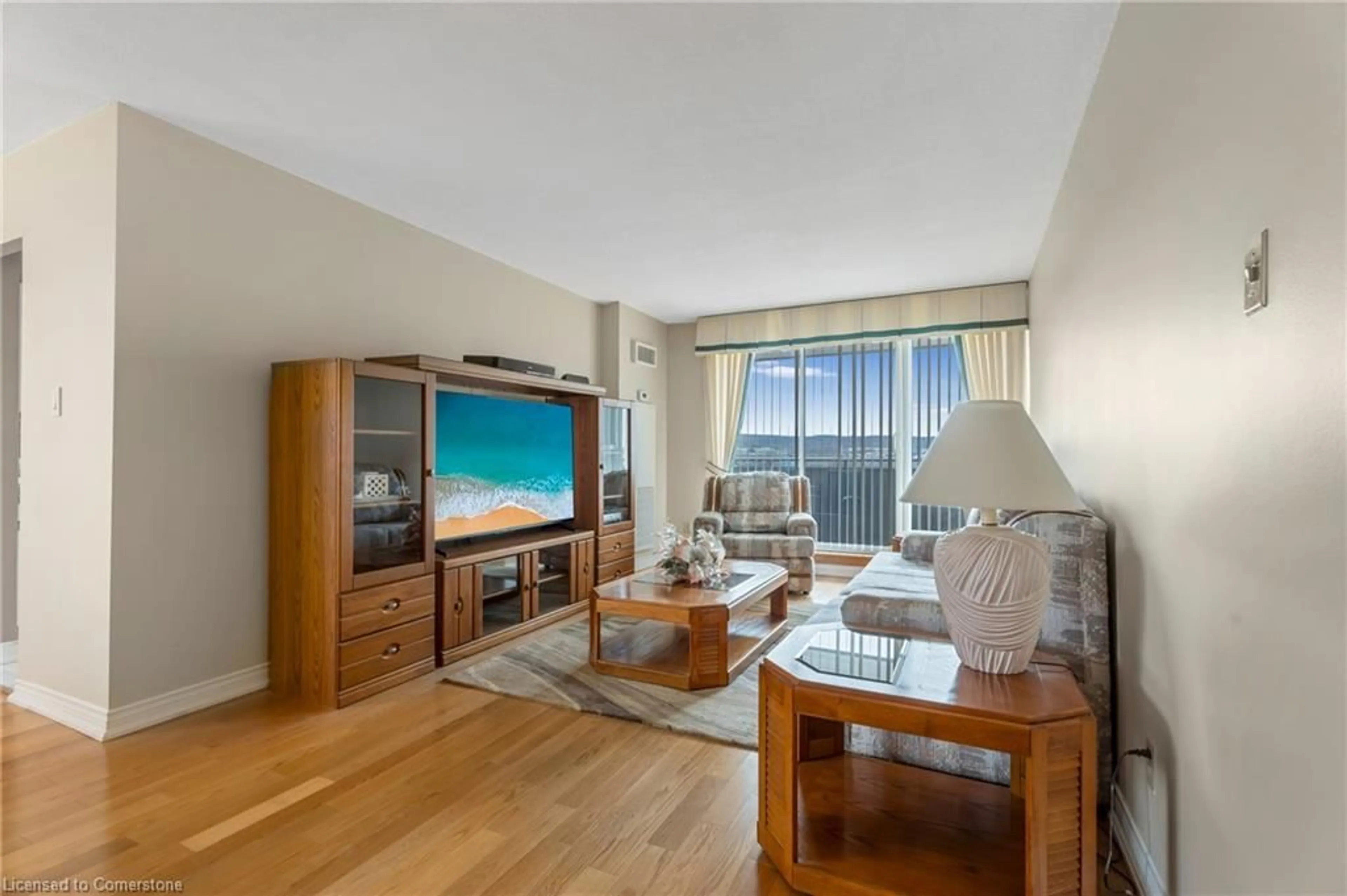Living room with furniture, wood/laminate floor for 1425 Ghent Ave #907, Burlington Ontario L7S 1X5