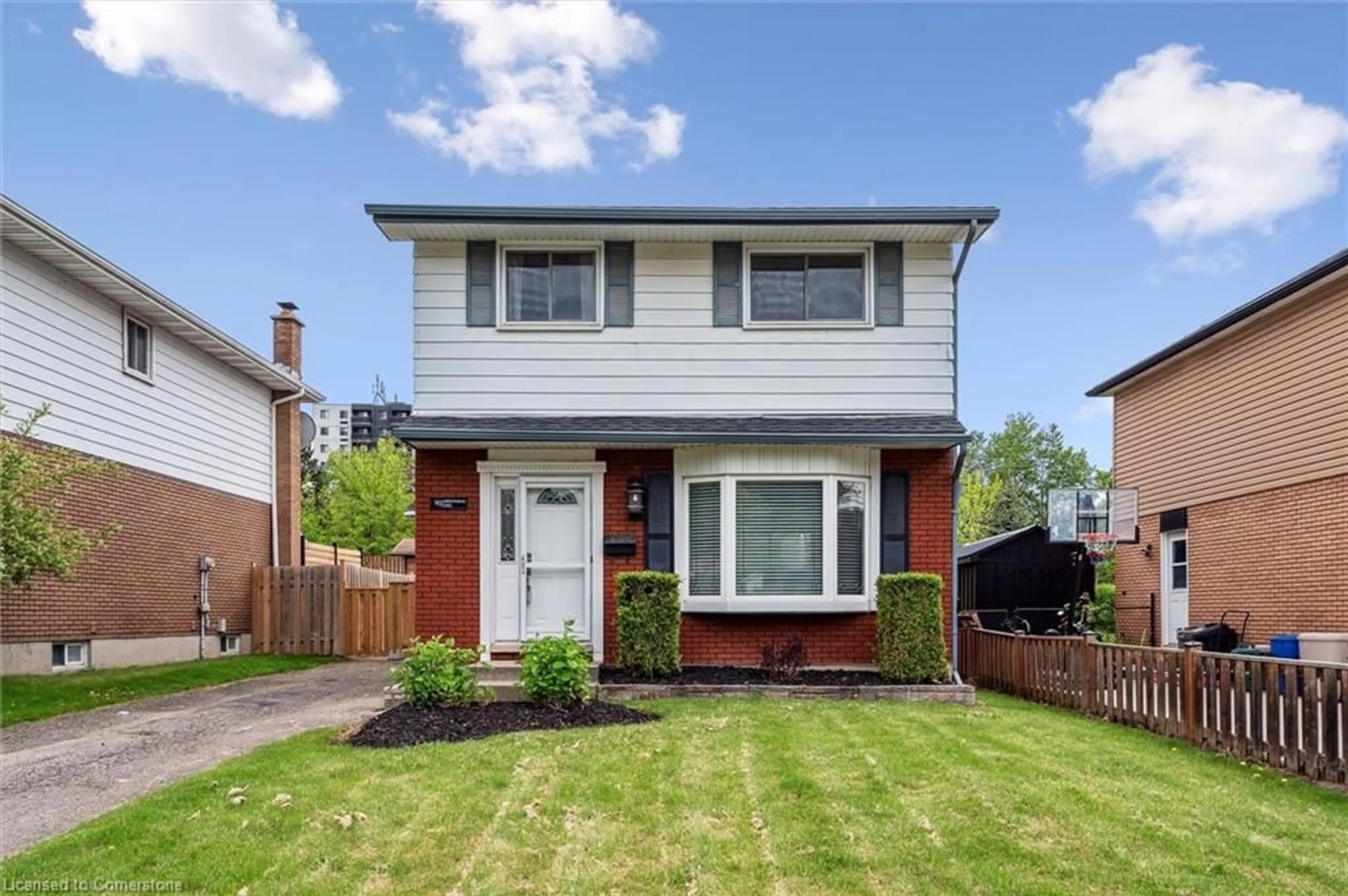Home with brick exterior material, street for 90 Arrowhead Cres, Kitchener Ontario N2P 1B9