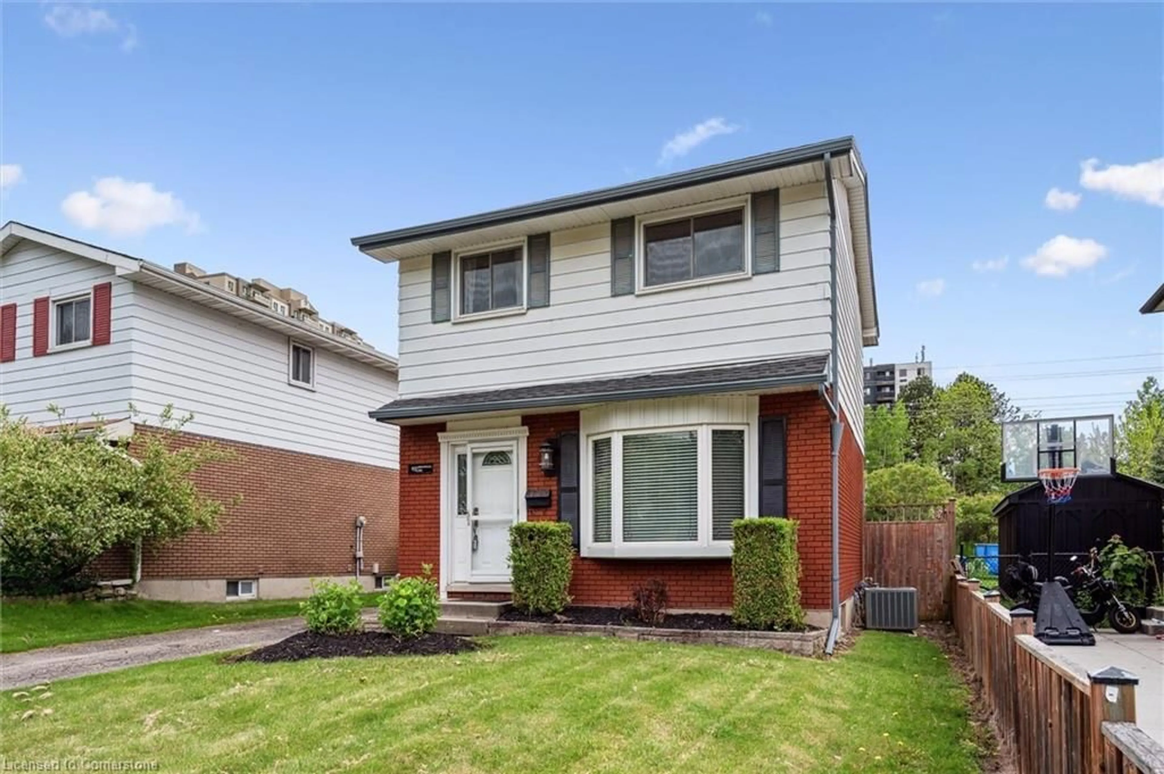 Home with brick exterior material, street for 90 Arrowhead Cres, Kitchener Ontario N2P 1B9