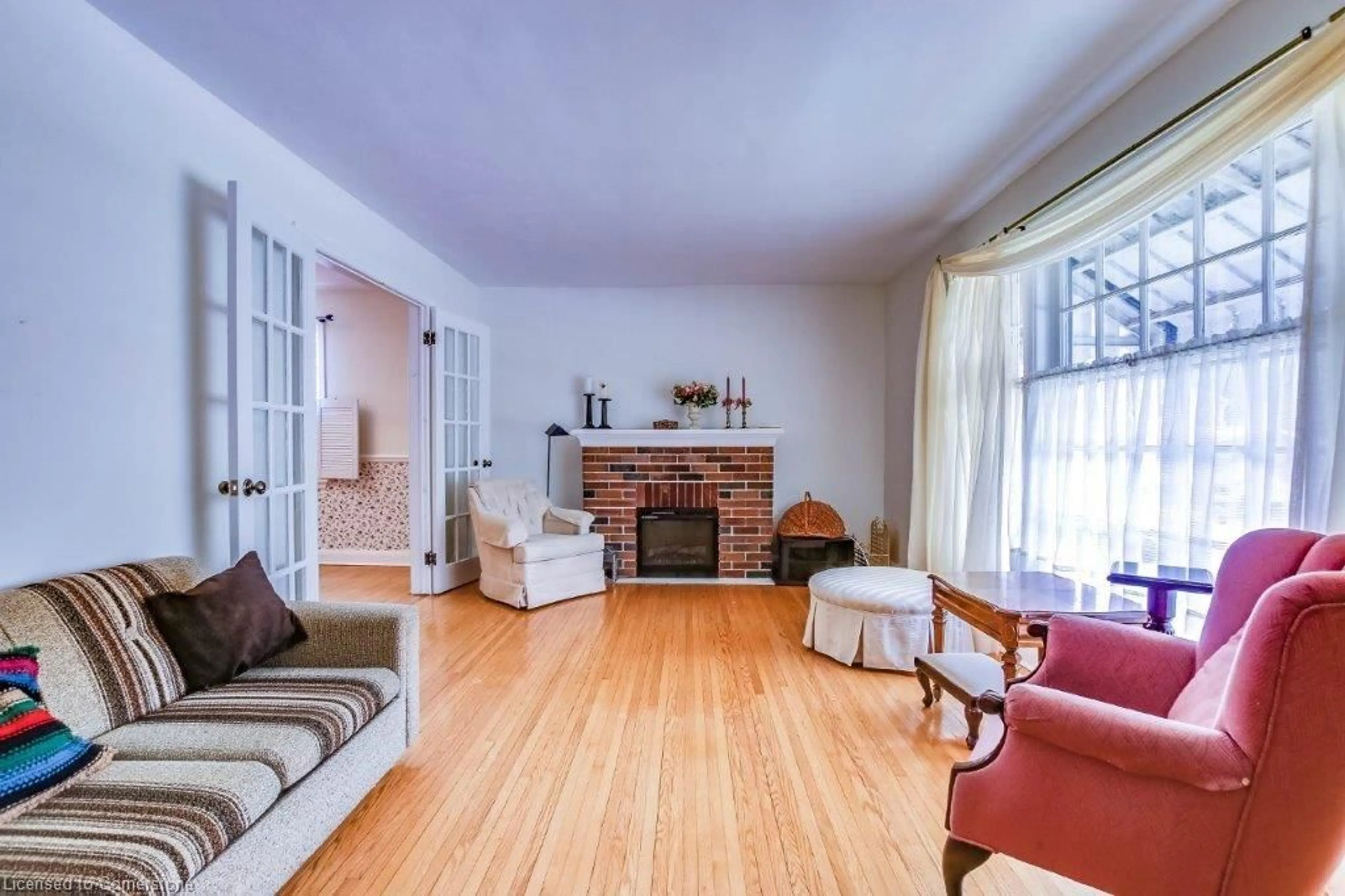 Living room with furniture, unknown for 419 Dover St, Cambridge Ontario N3H 1L9