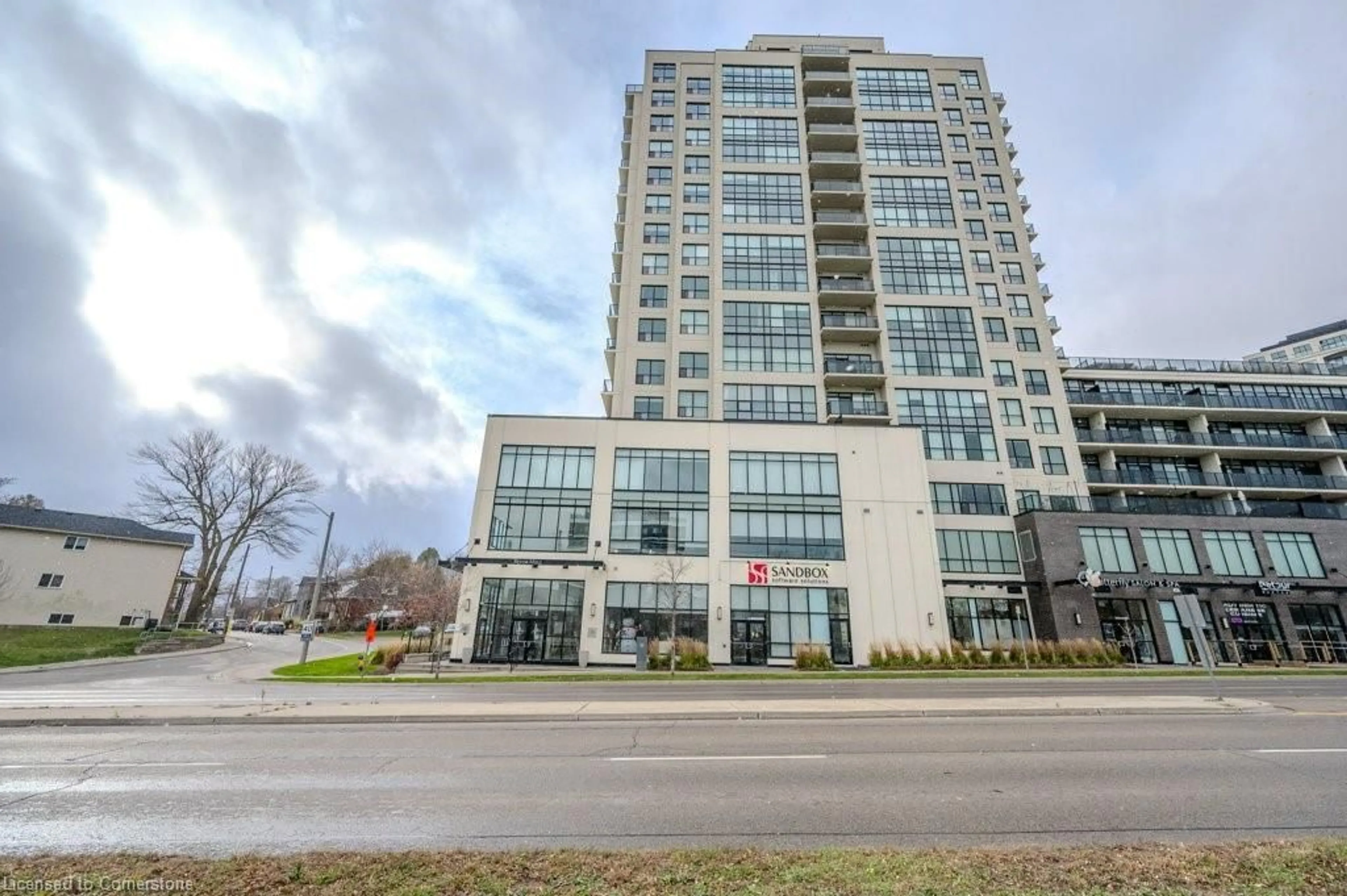Indoor foyer for 150 Wellington St #1502, Guelph Ontario N1H 3R2