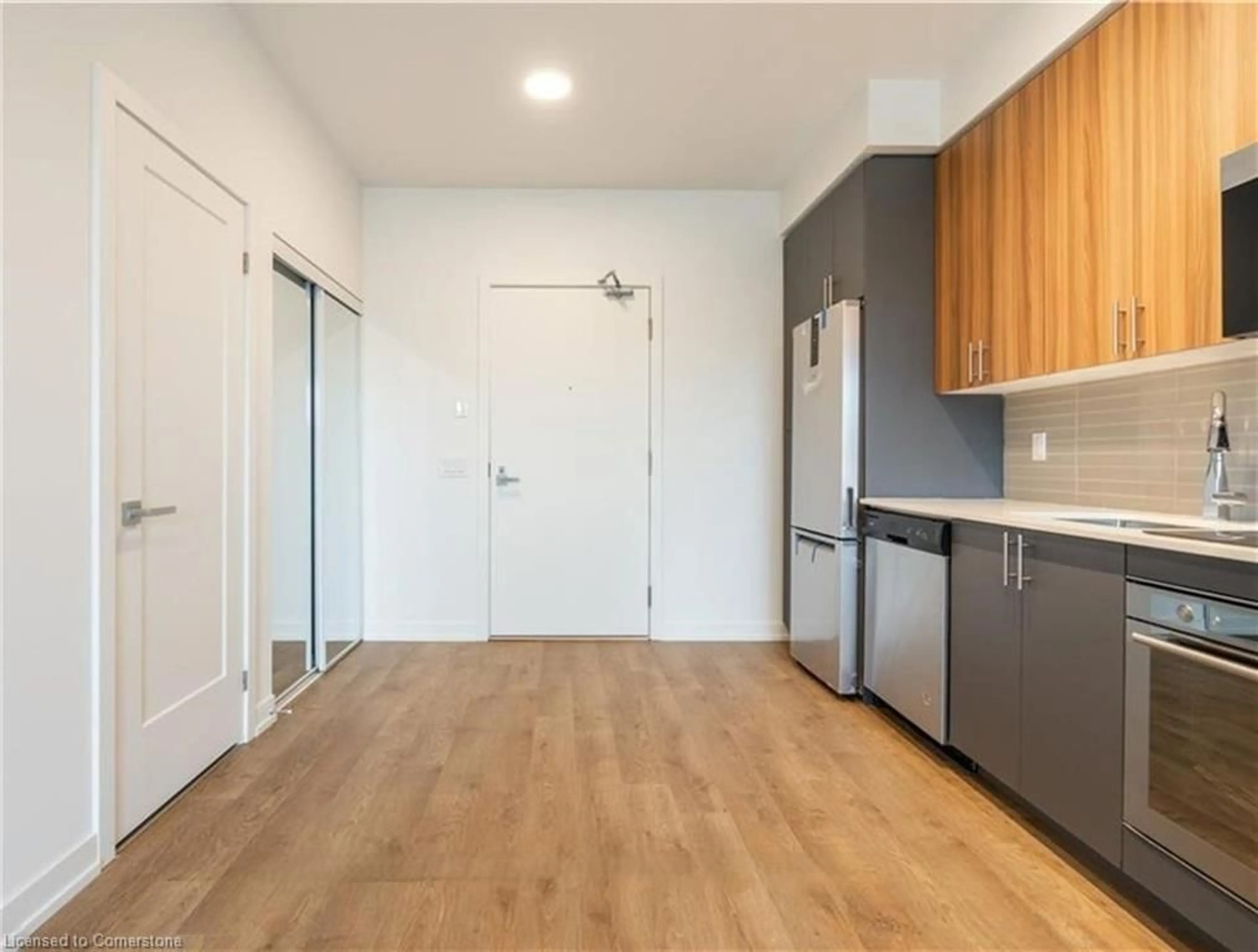 A pic of a room for 415 Main St #301, Hamilton Ontario L8P 1K5