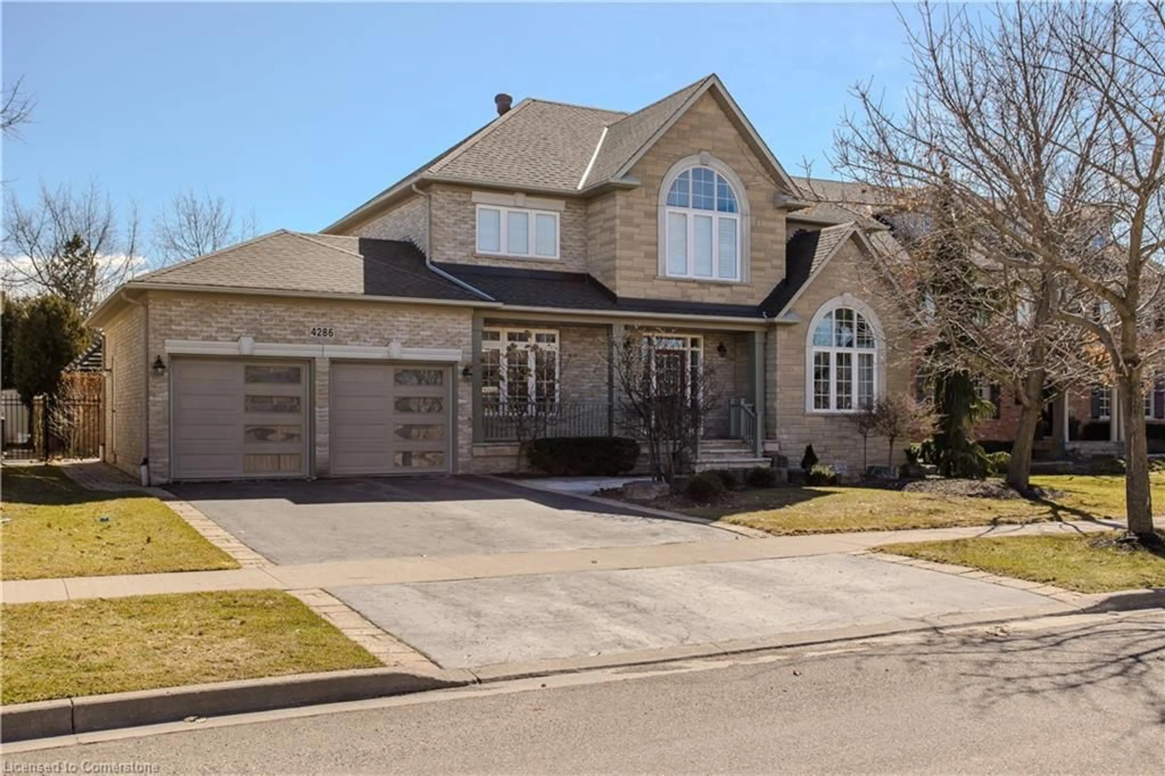 Home with brick exterior material, street for 4286 Clubview Dr, Burlington Ontario L7M 4X1