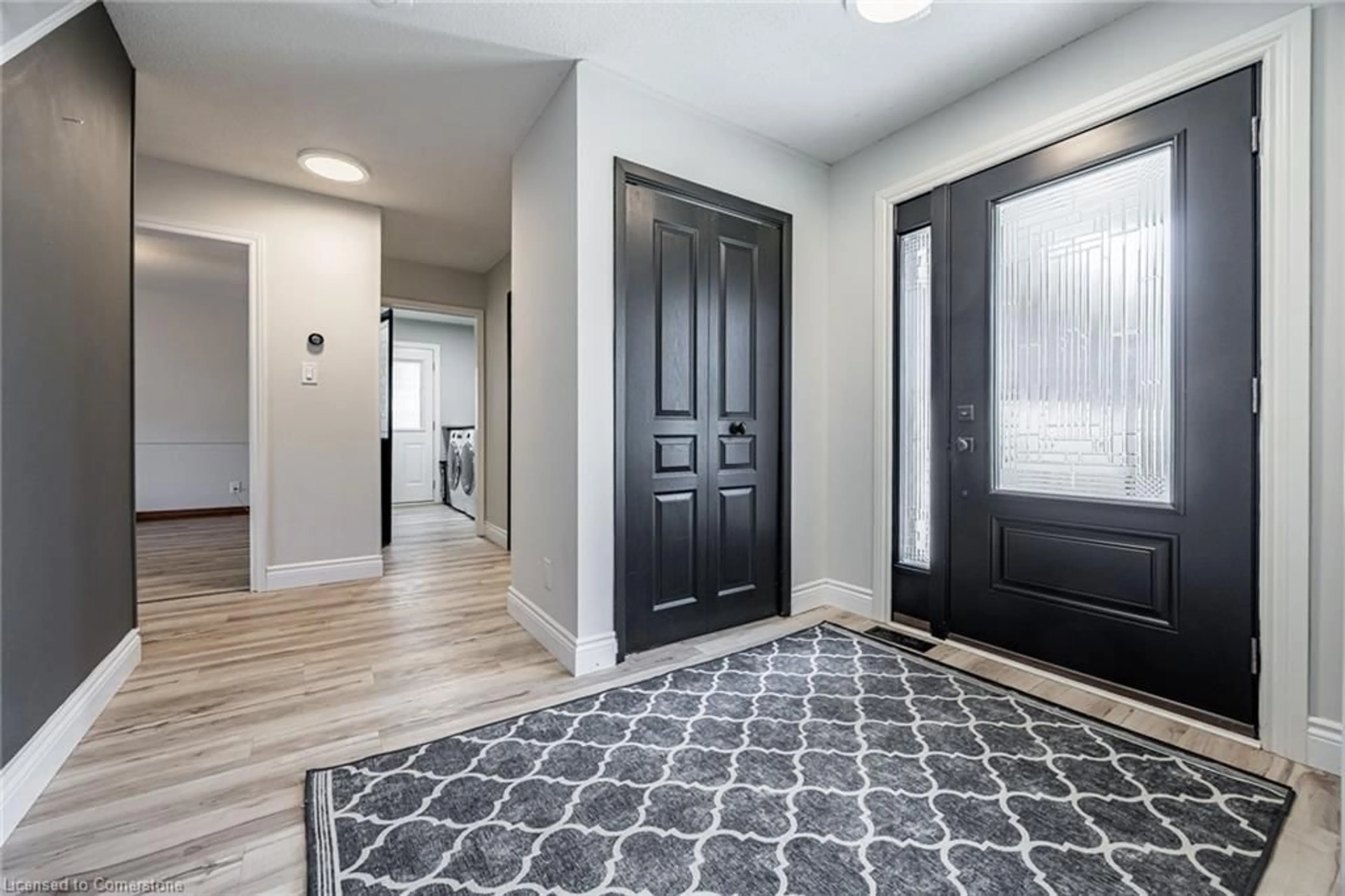 Indoor entryway for 448 White Dr, Milton Ontario L9T 4G4