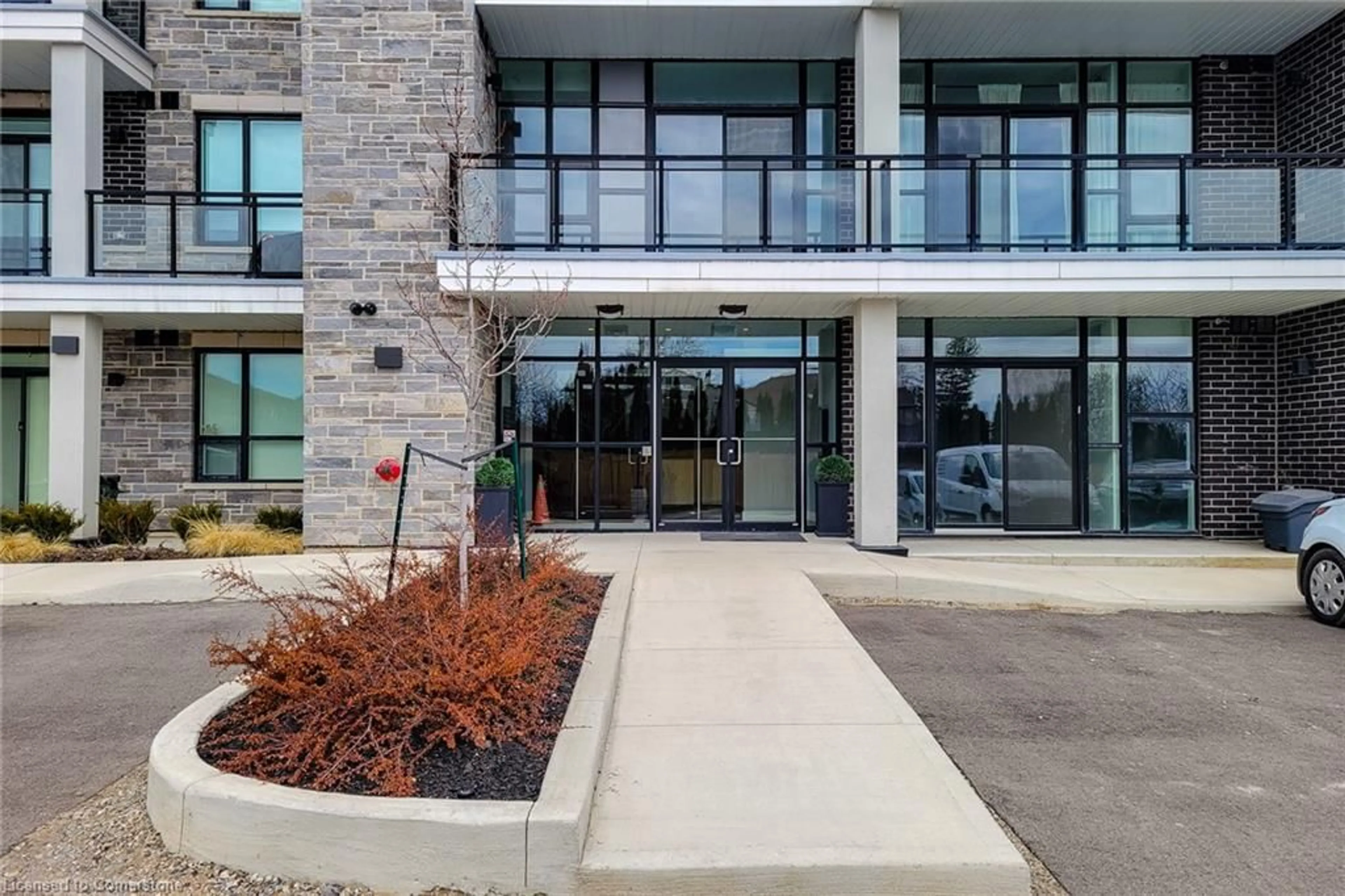 Indoor foyer for 120 Springvalley Cres #107, Hamilton Ontario L9C 0E4