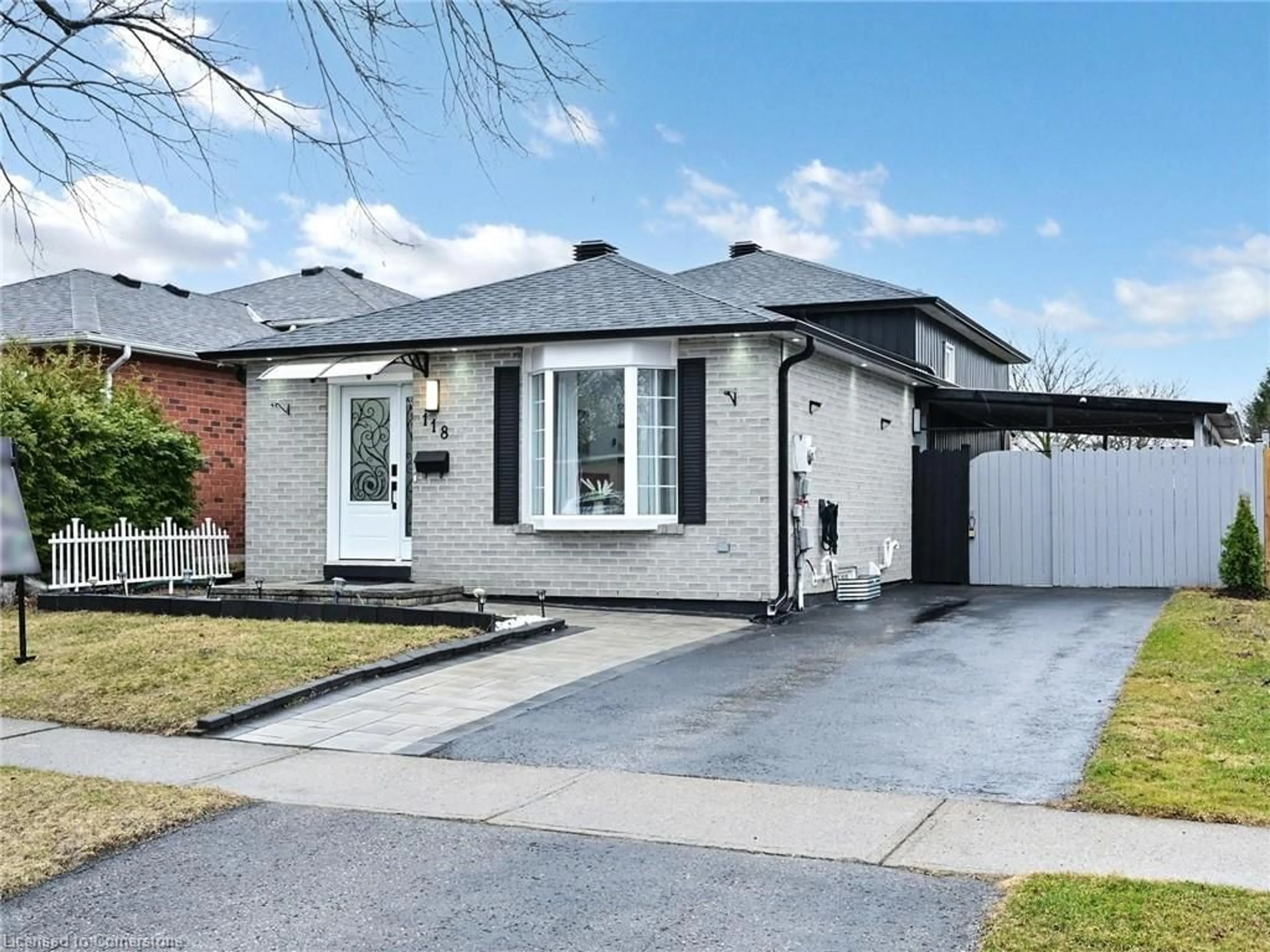 Home with brick exterior material, street for 118 Homefield Sq, Courtice Ontario L1E 1K9