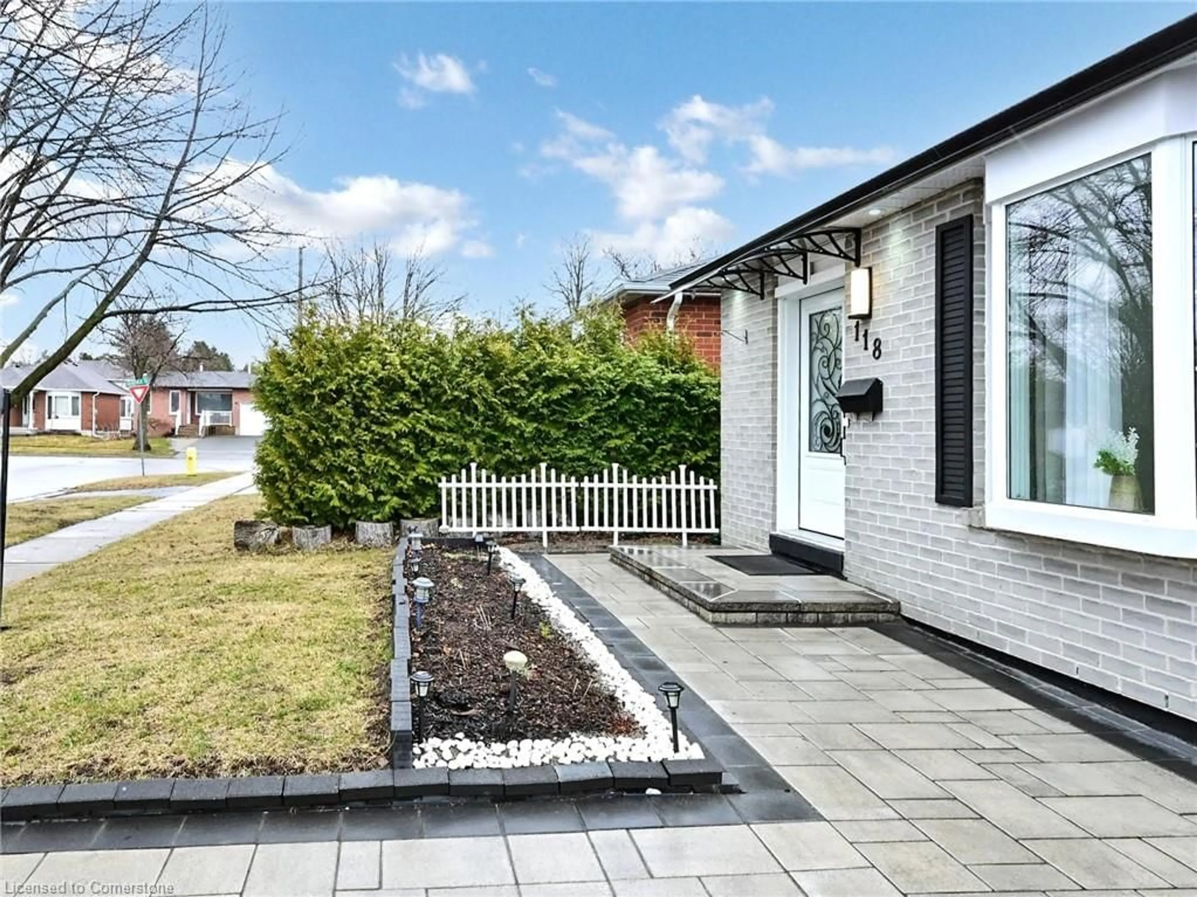 Home with brick exterior material, street for 118 Homefield Sq, Courtice Ontario L1E 1K9
