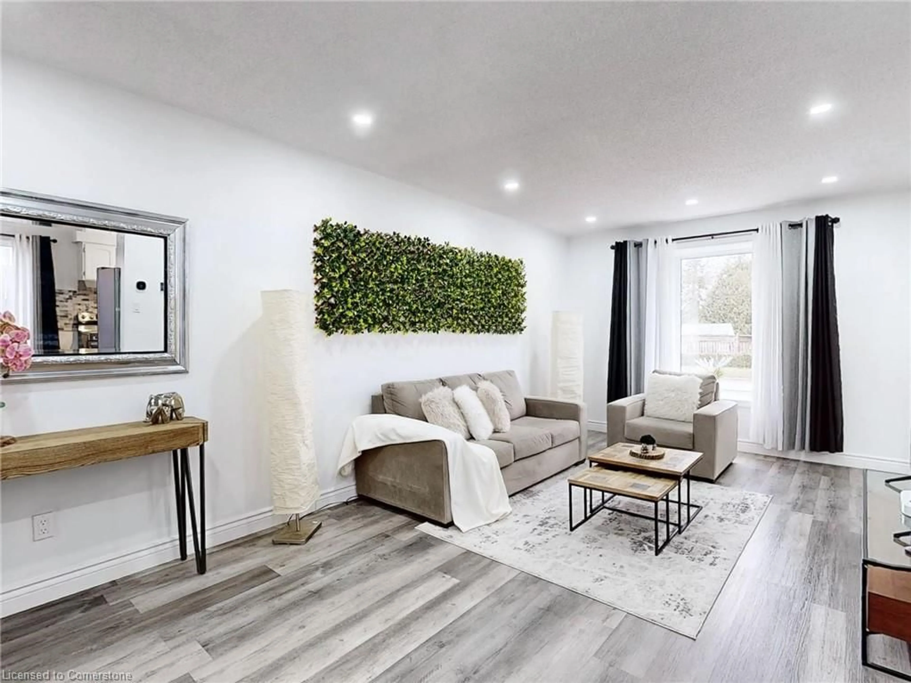 Living room with furniture, unknown for 118 Homefield Sq, Courtice Ontario L1E 1K9