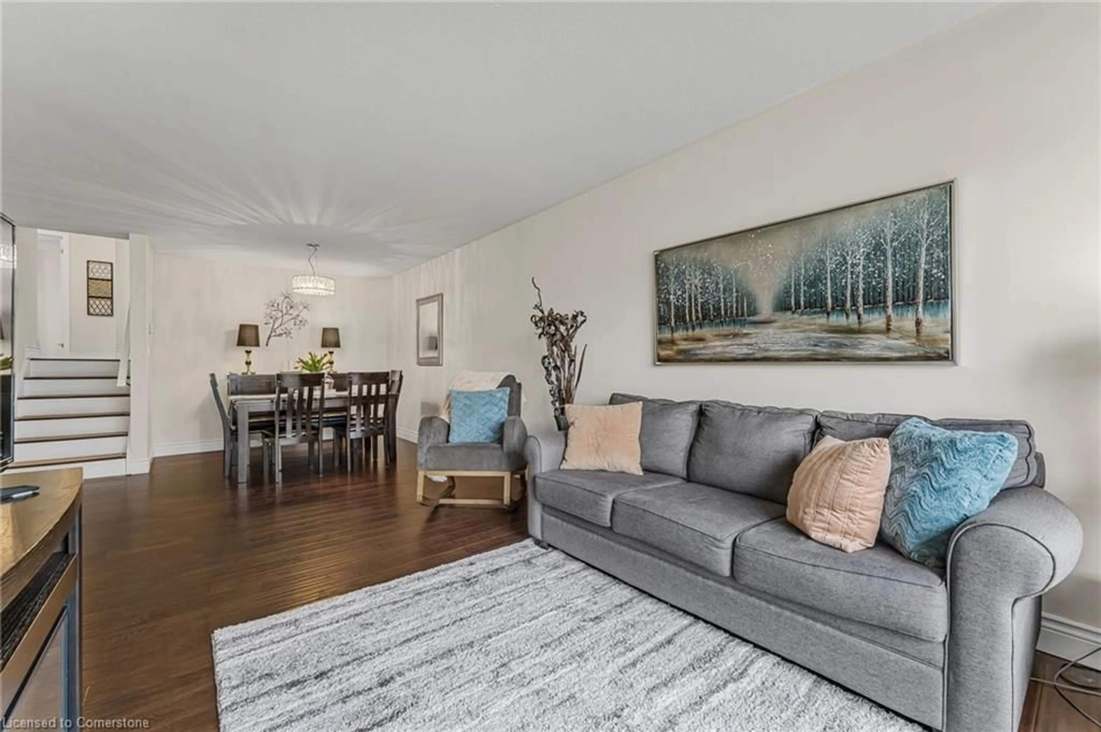 Living room with furniture, wood/laminate floor for 4534 Dufferin Ave, Beamsville Ontario L3J 0C5