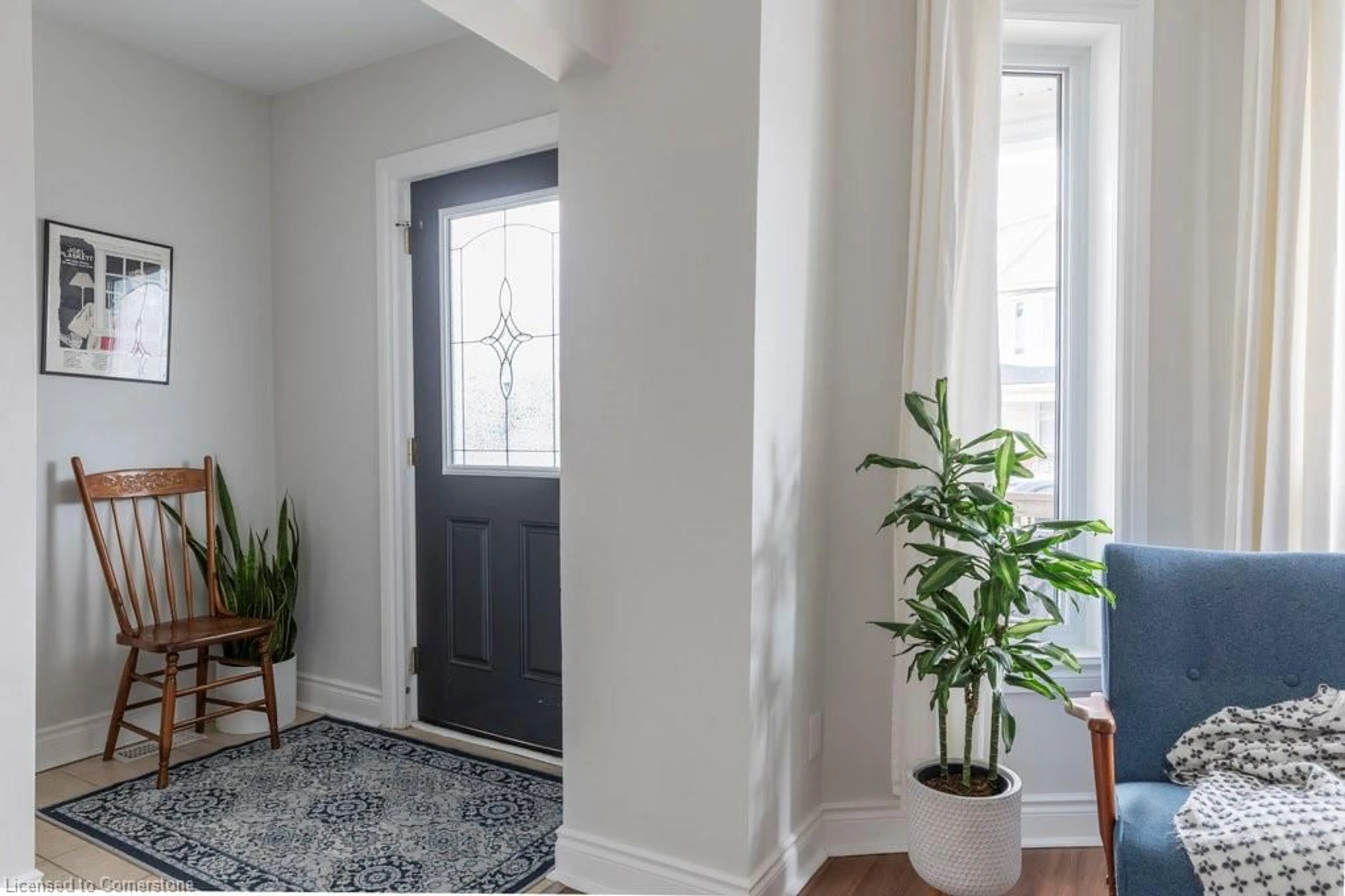 Indoor entryway for 41 Rosemont Ave, Hamilton Ontario L8L 2M4