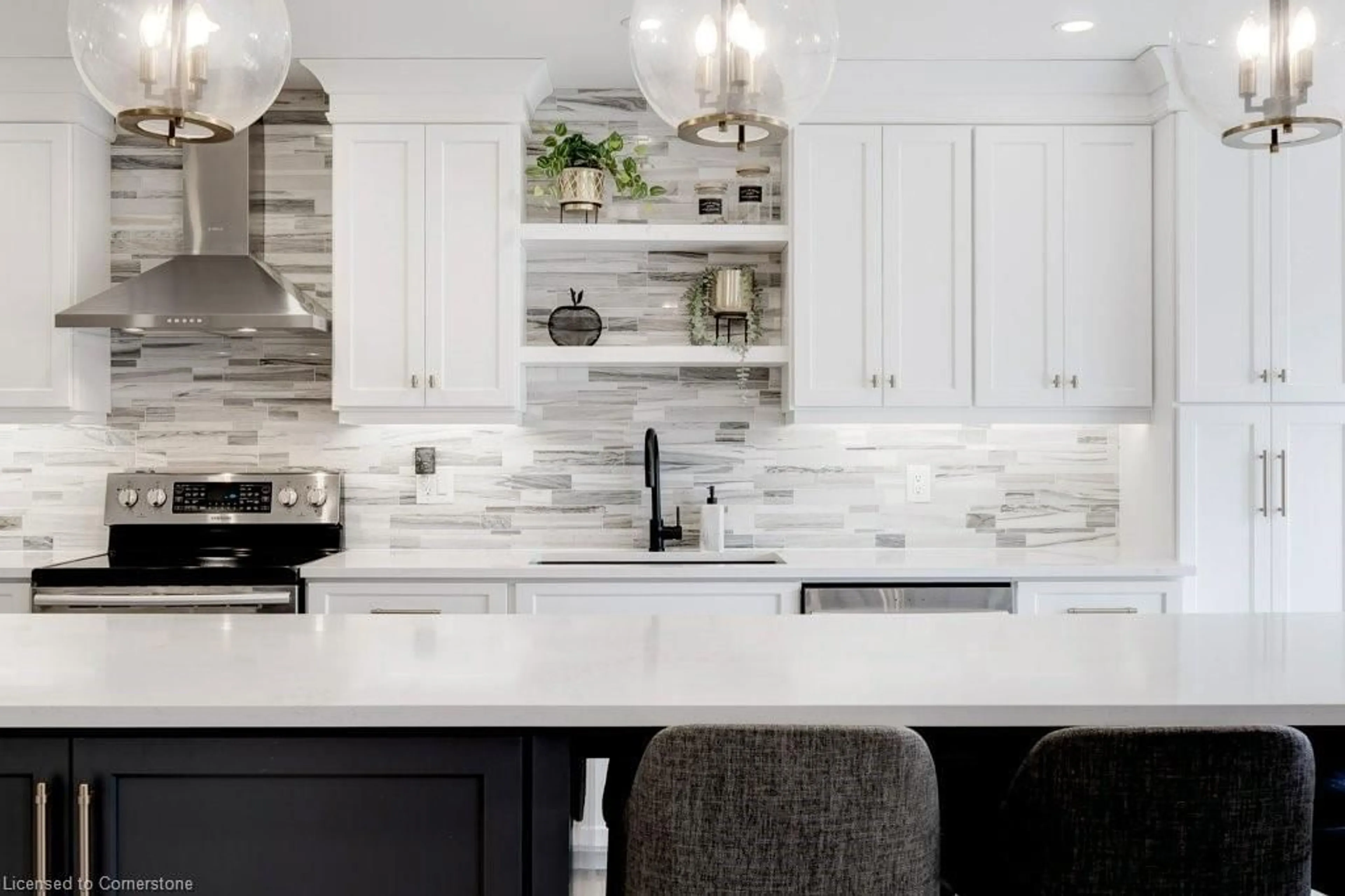 Contemporary kitchen, unknown for 5 Mansion Crt, Hamilton Ontario L8T 5A5