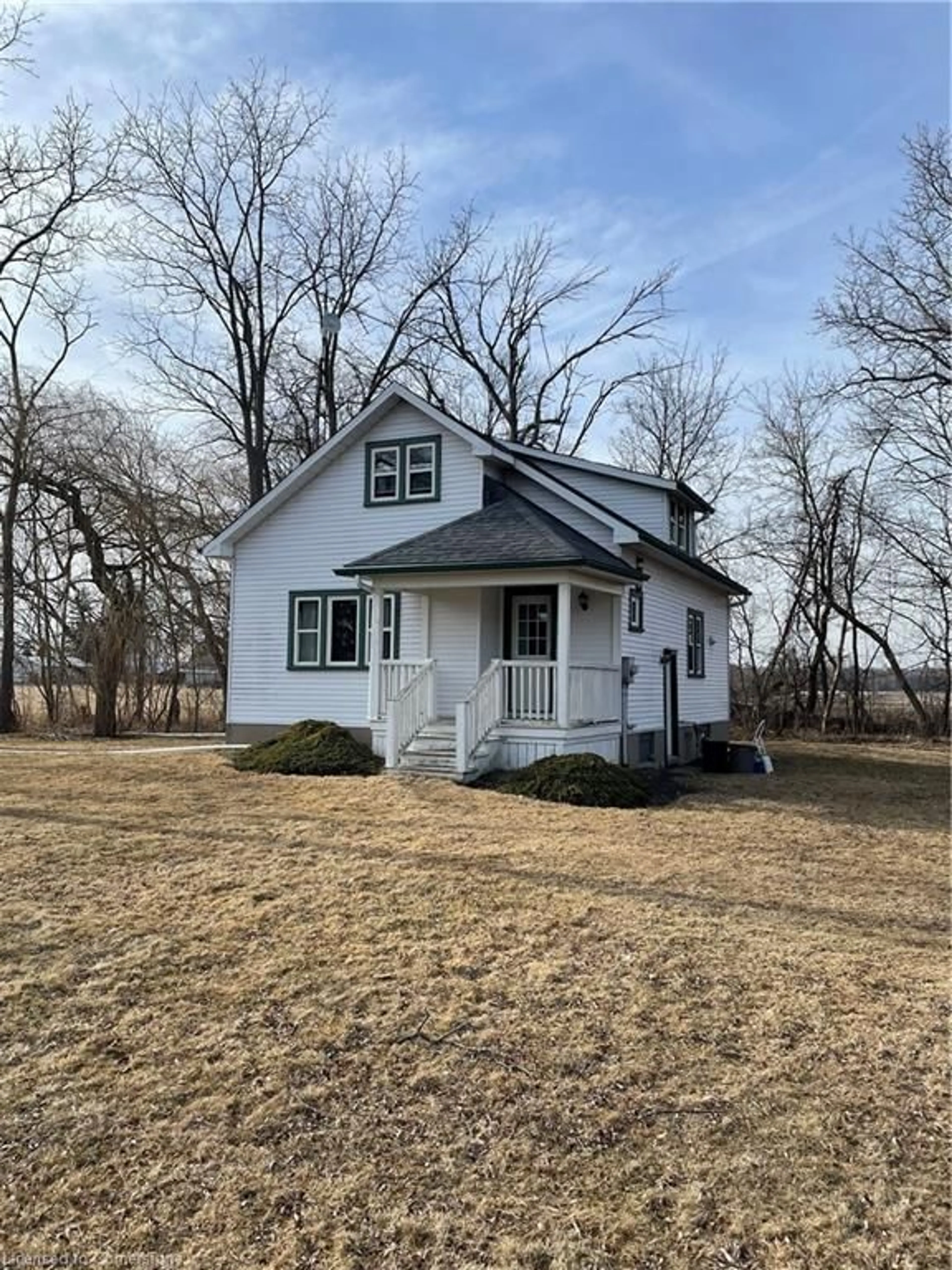 Home with vinyl exterior material, street for 2015 3 Hwy, Dunnville Ontario N1A 2W7