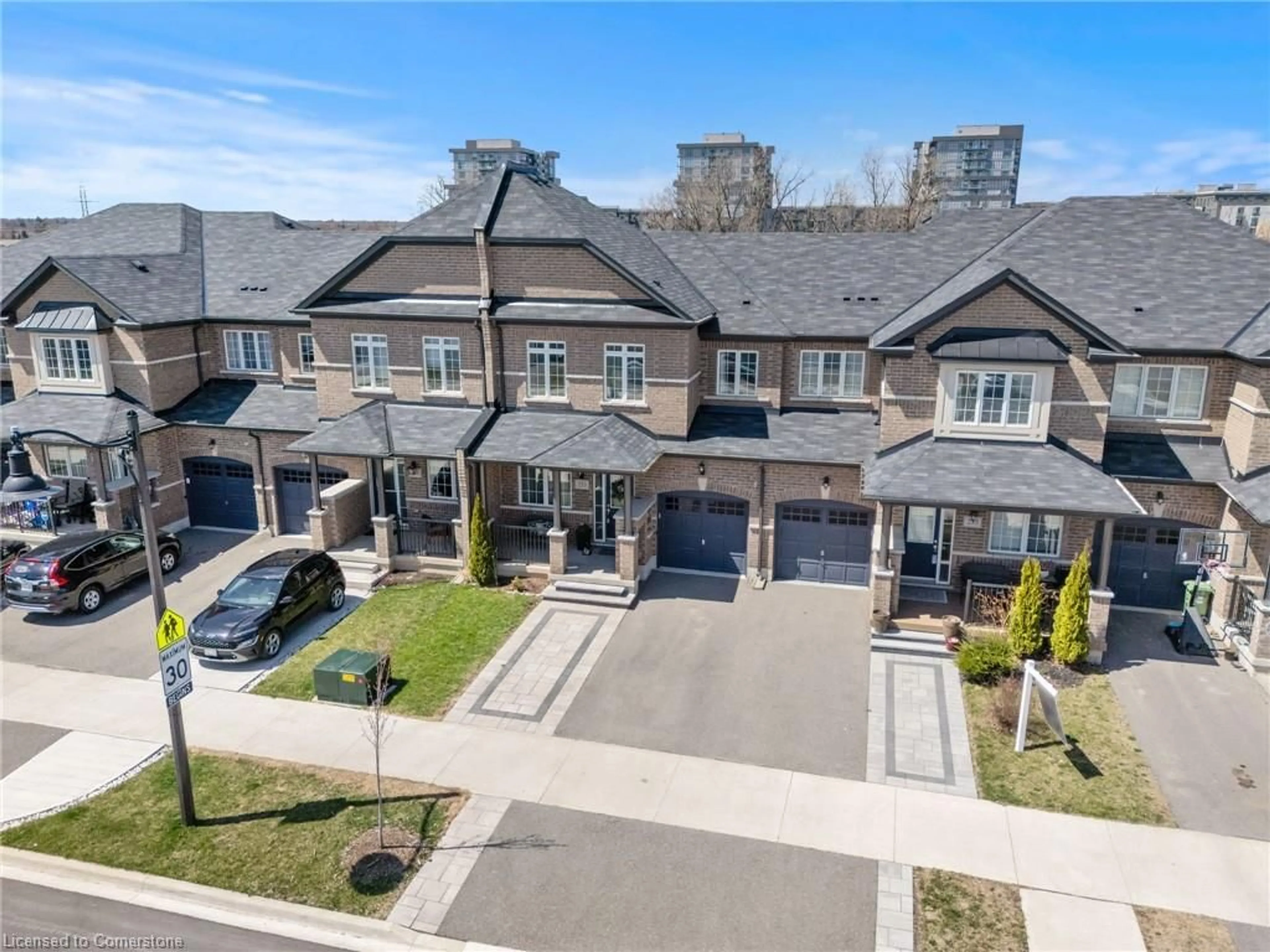 A pic from outside/outdoor area/front of a property/back of a property/a pic from drone, street for 233 Skinner Rd, Hamilton Ontario L8B 1X2