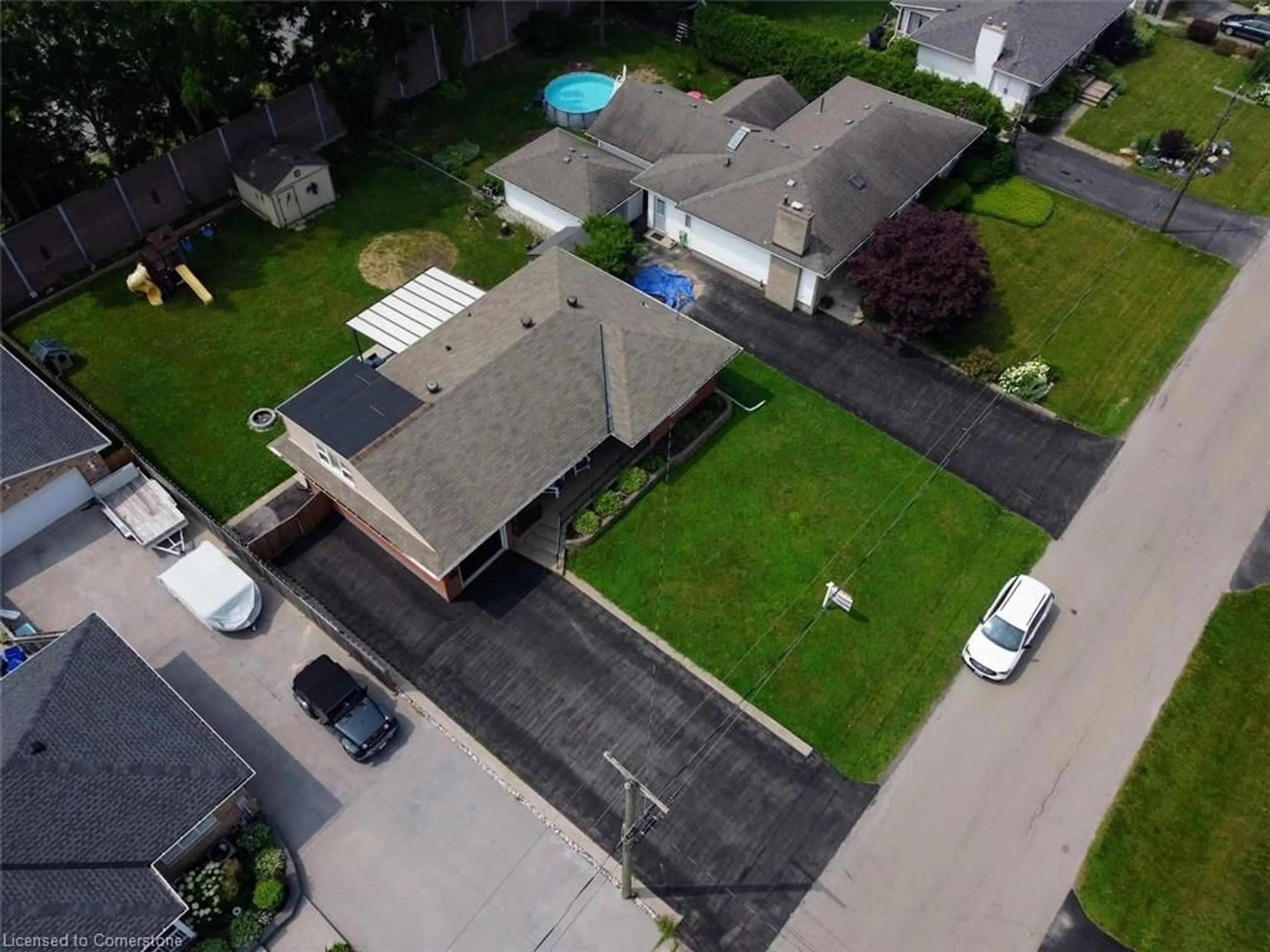 A pic from outside/outdoor area/front of a property/back of a property/a pic from drone, street for 26 Hatton Dr, Ancaster Ontario L9G 2H6