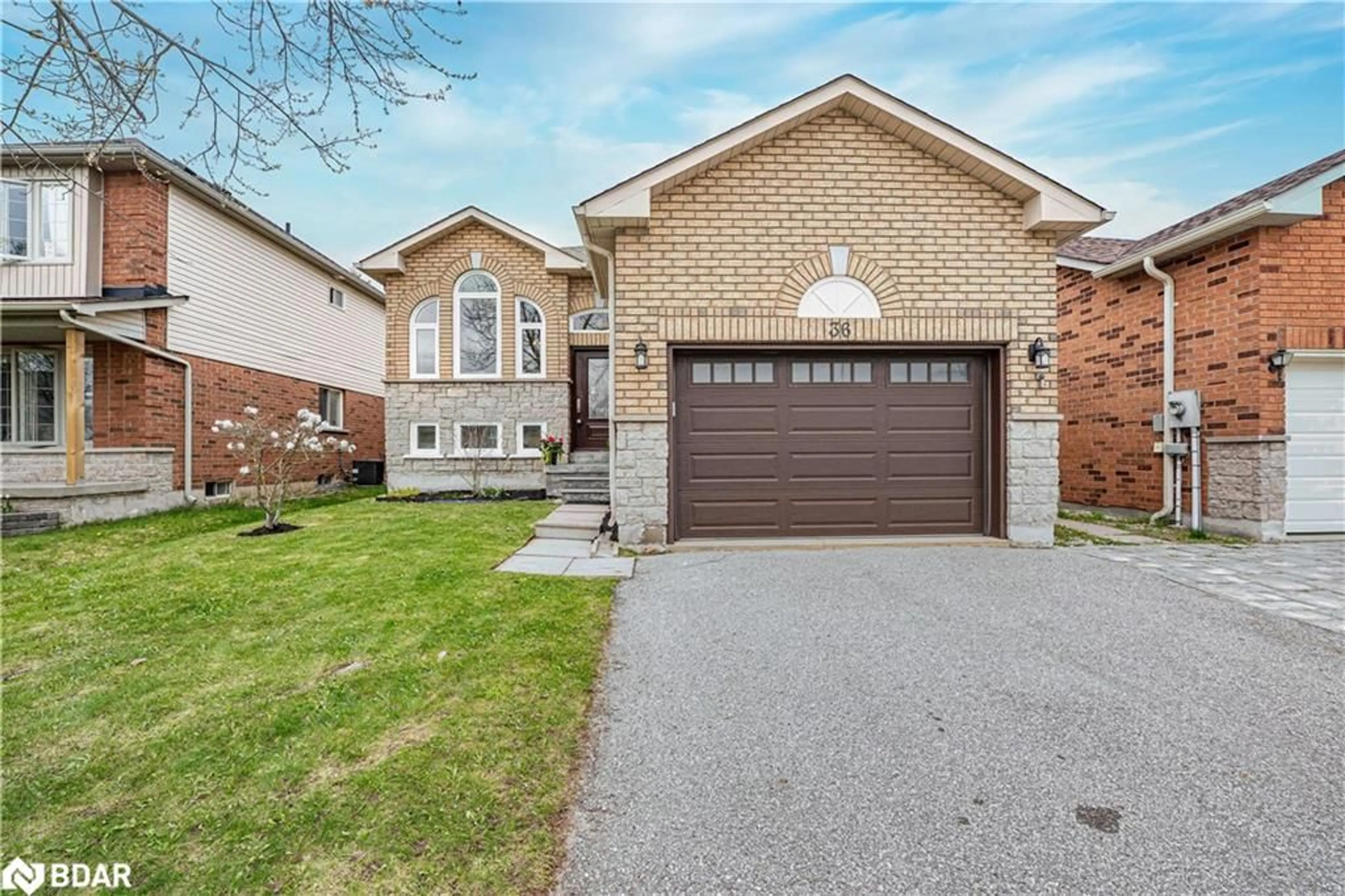 Home with brick exterior material, street for 36 Leslie Ave, Barrie Ontario L4N 9N9