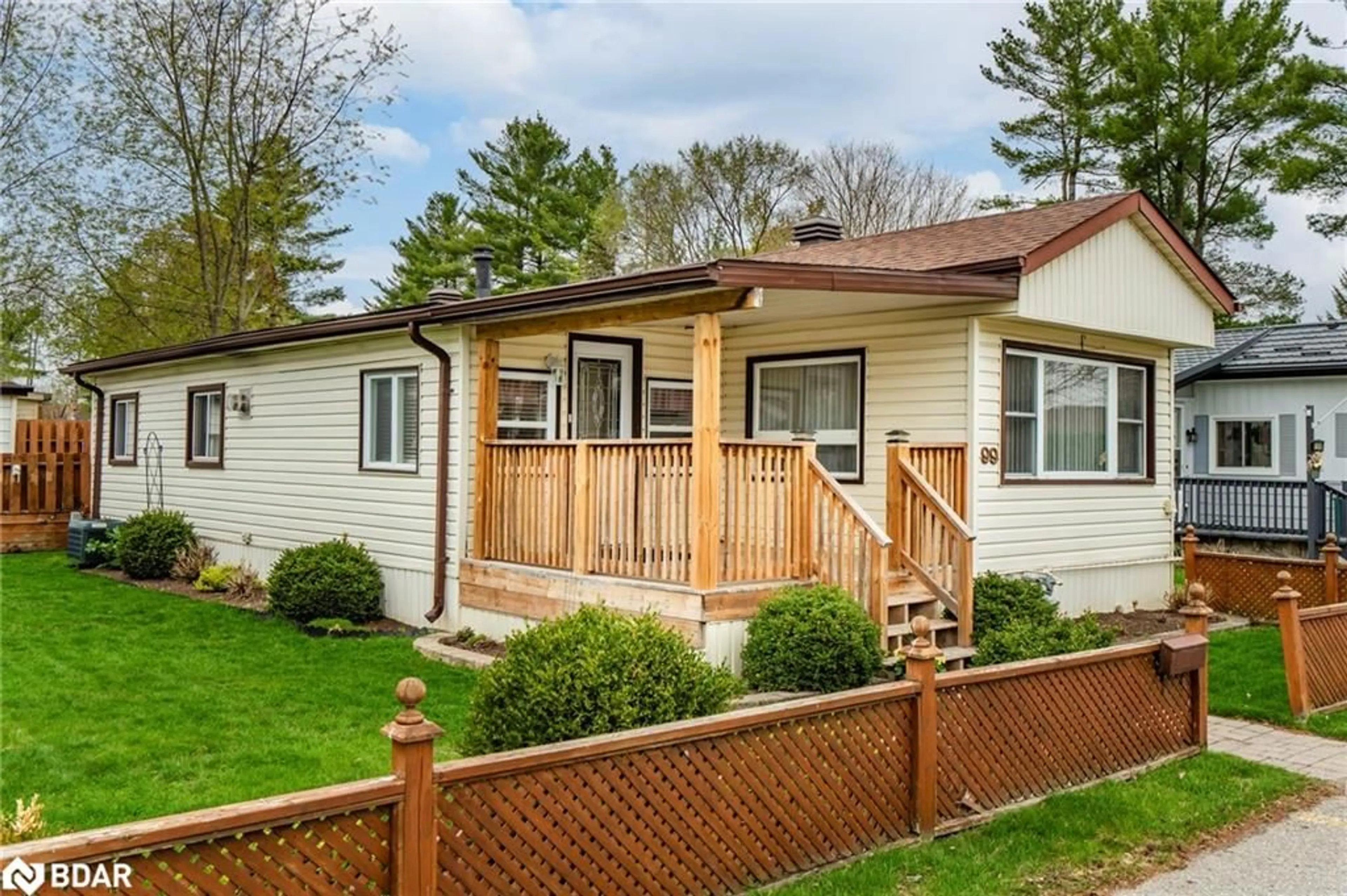 Home with vinyl exterior material, street for 99 8th St, Angus Ontario L3W 0L4