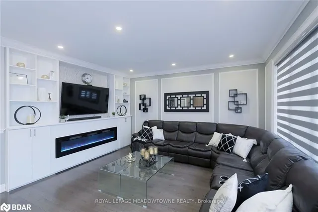 Additional image 46 of 42 Ferdinand Dr